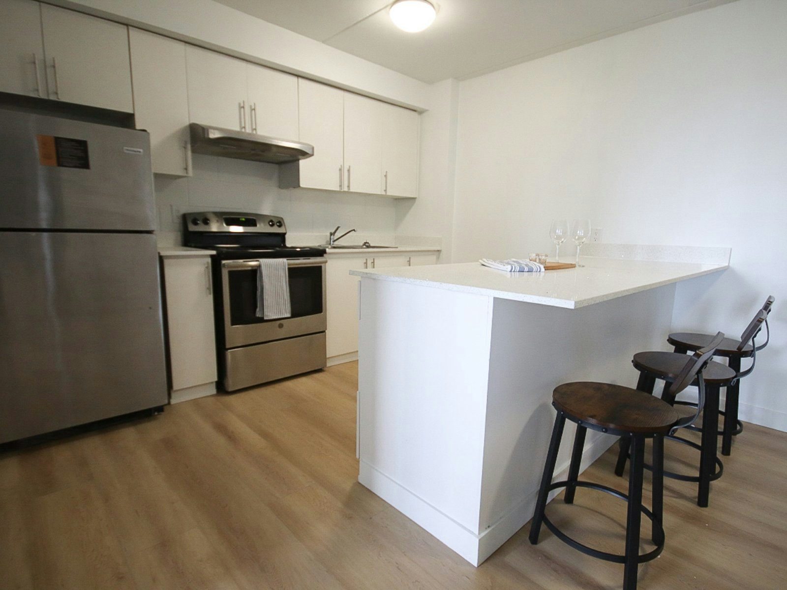 Viewings-50 University Avenue E, Waterloo, ON, N2J 2V8 - 2