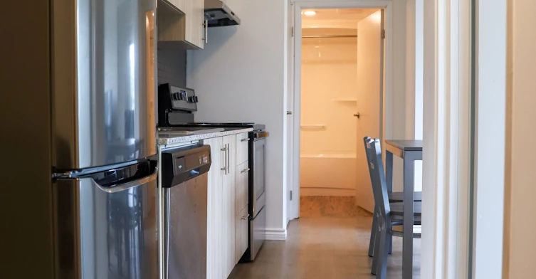 2-bed/2-bath-275 Larch Street, Waterloo, ON, N2L 0J5 - 5