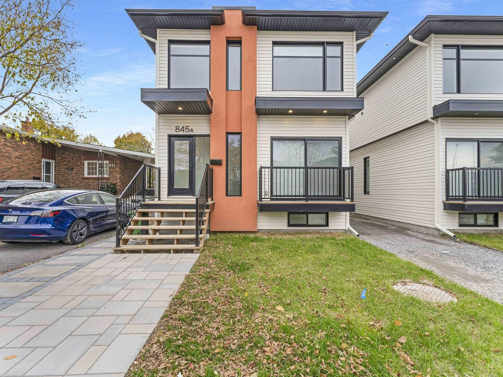 A-845 Woodroffe Avenue, Ottawa, ON, K2A 2G5 1