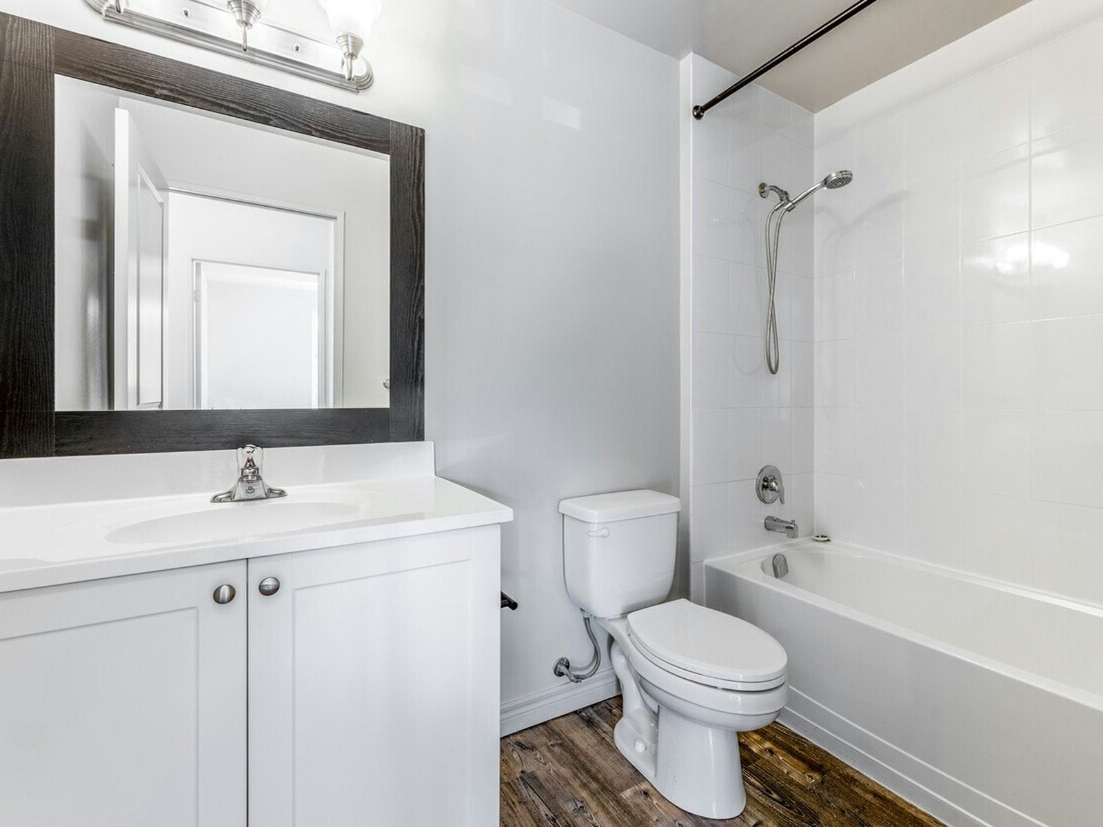 Style 04 - One Bedroom-660 Garibaldi Avenue, London, ON, N5X 4R6 - 20