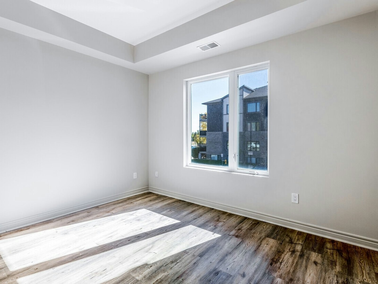 Style 04 - One Bedroom-660 Garibaldi Avenue, London, ON, N5X 4R6 - 17