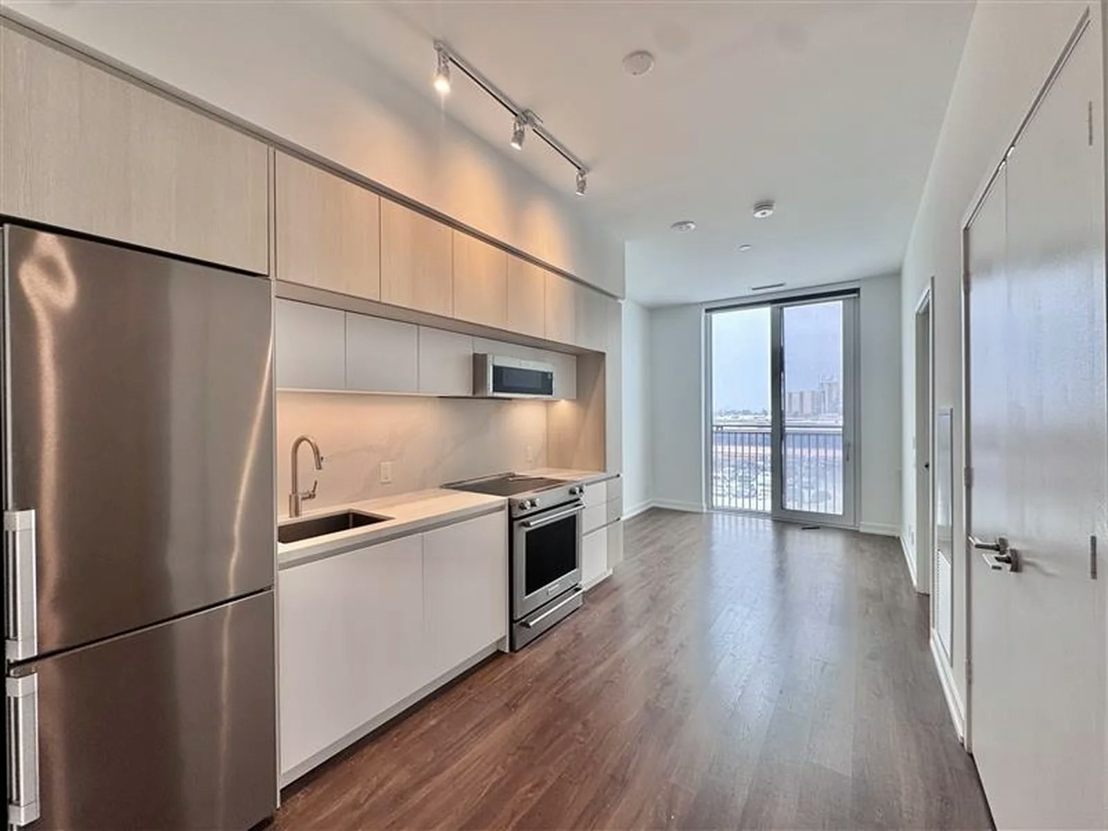 1 bedroom, 1.5 bathroom-185 Millway Avenue, Vaughan, ON, L4K 0L2 - 3