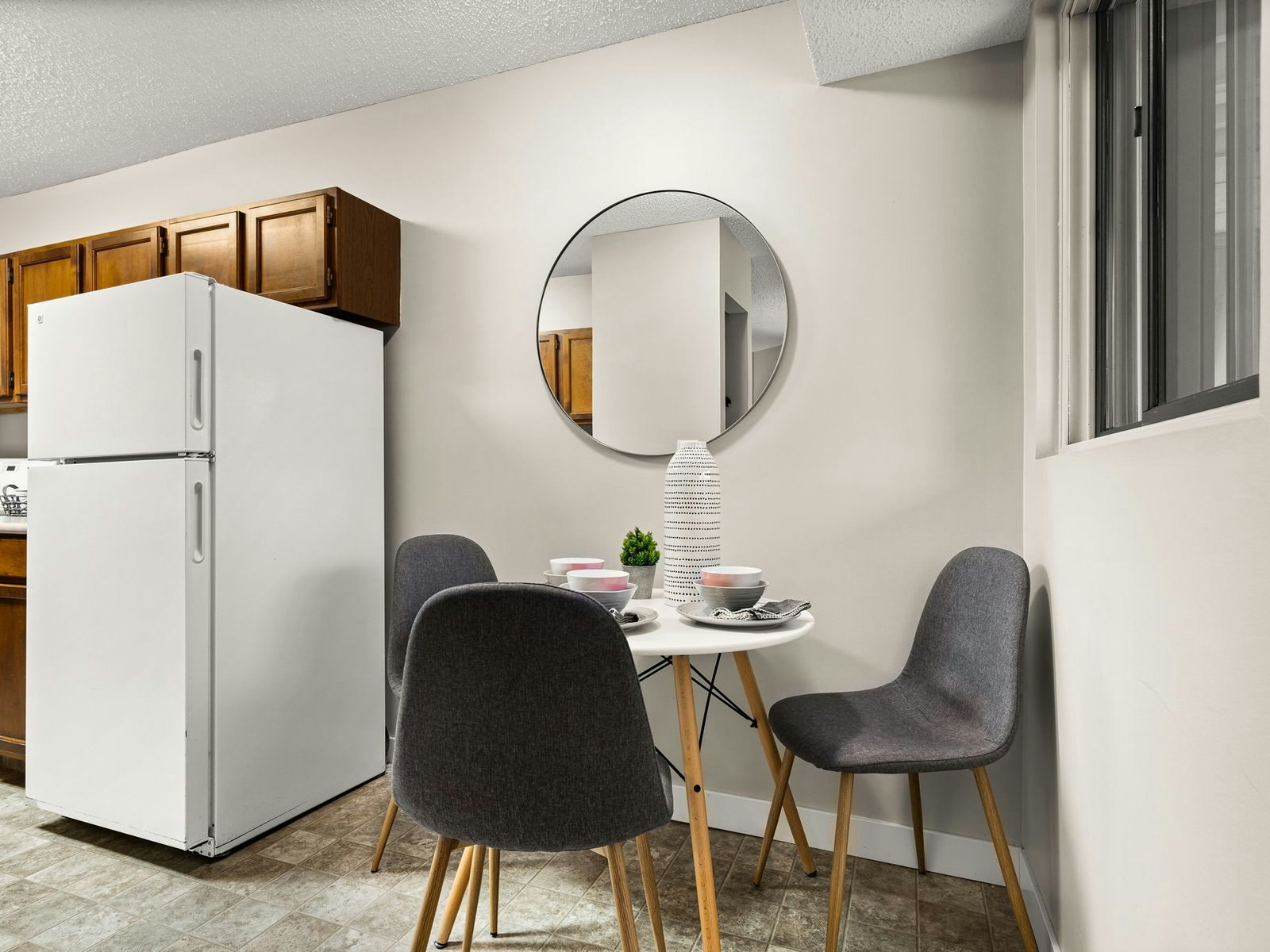 1 Bedroom 1 Bath-14 Lorne Place, Regina, SK, S4R 8B3 - 2