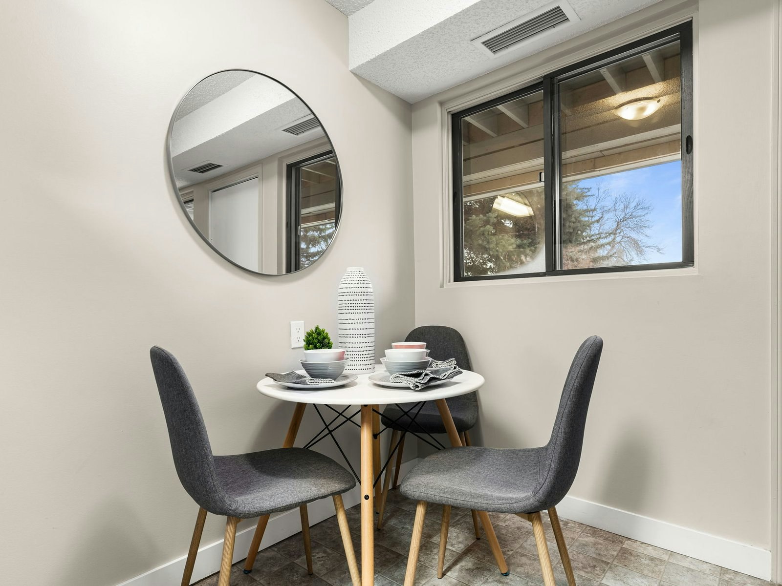 1 Bedroom 1 Bath-14 Lorne Place, Regina, SK, S4R 8B3 - 3