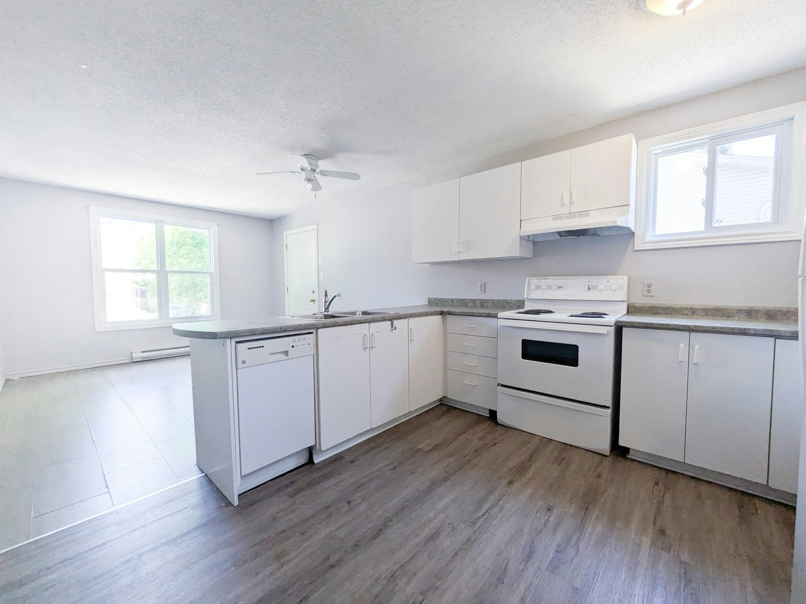 Student Rentals-32 Noecker Street, Waterloo, ON, N2J 2R4 - 6