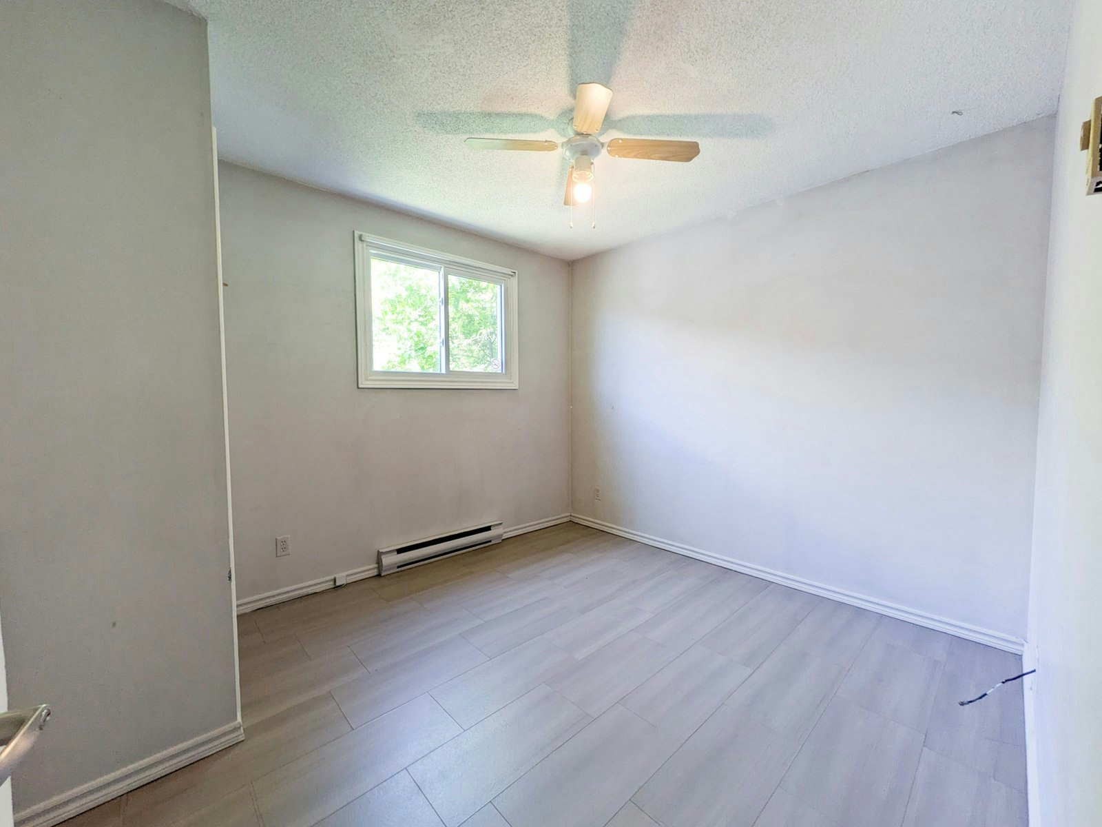Student Rentals-32 Noecker Street, Waterloo, ON, N2J 2R4 - 12