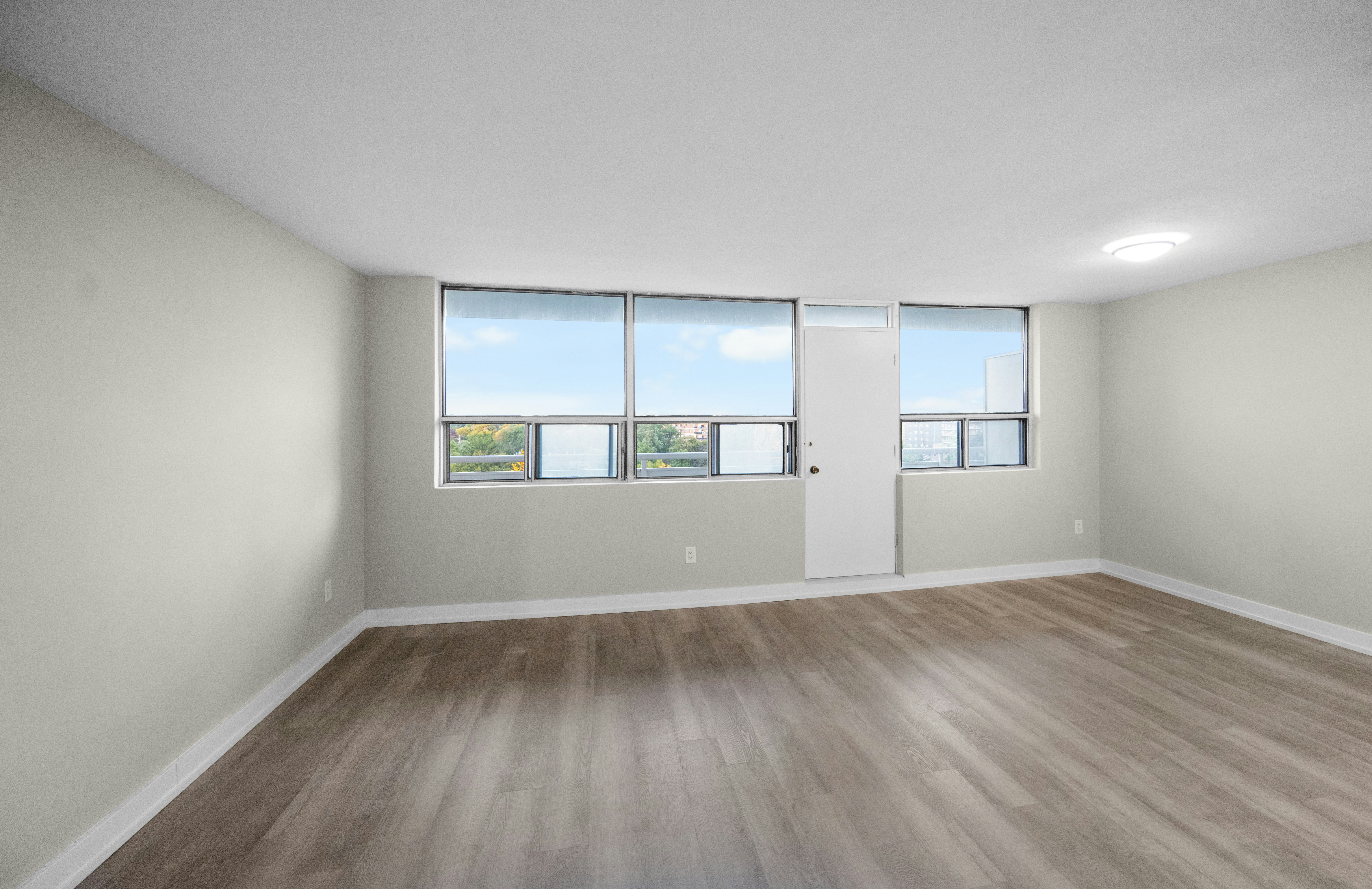 Unit B-2170 Sherobee Road, Mississauga, ON, L5A 3P8 5