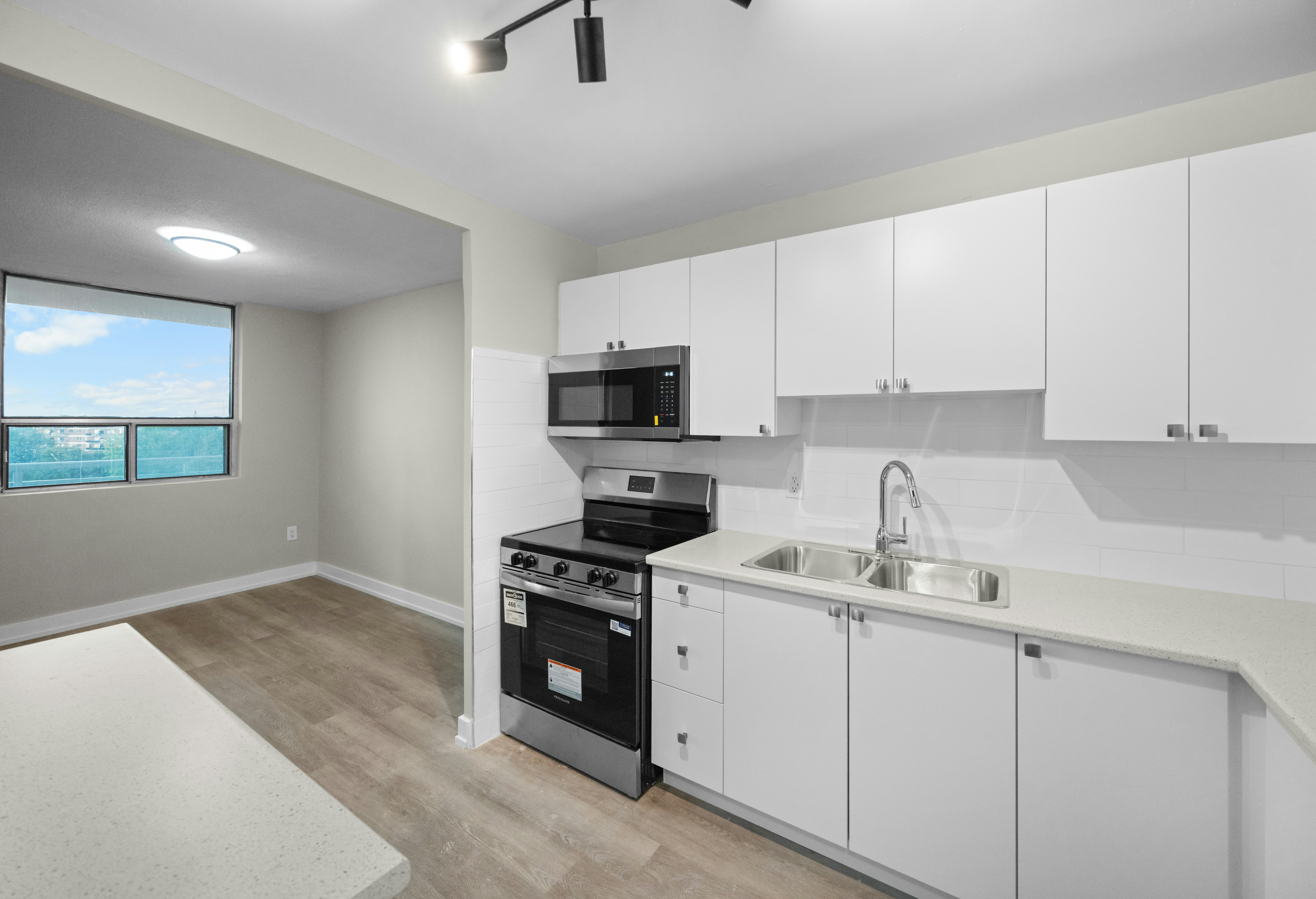 Unit B-2170 Sherobee Road, Mississauga, ON, L5A 3P8 3