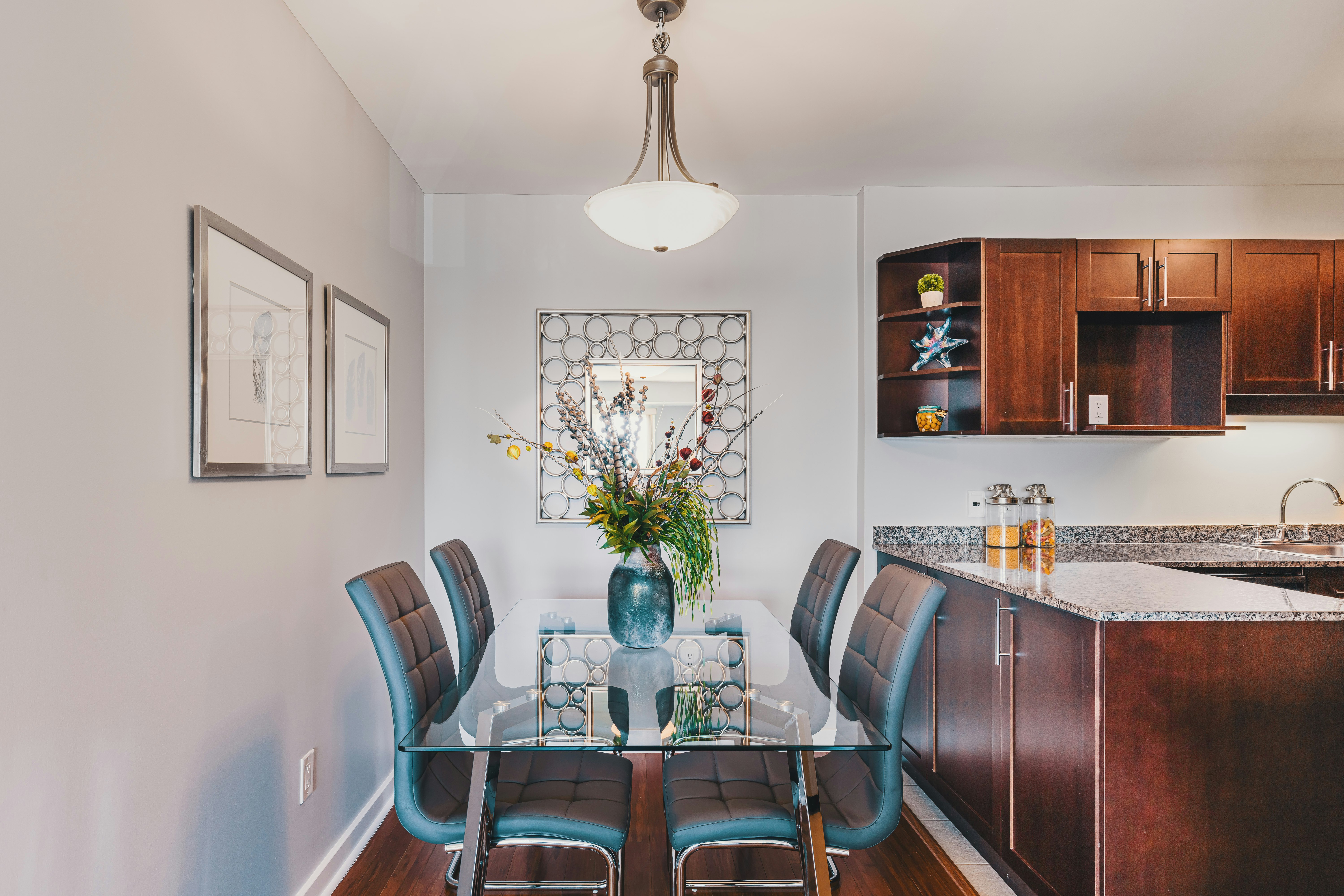 301-17 Aberdeen Street, Ottawa, ON, K1S 5N4 - 3