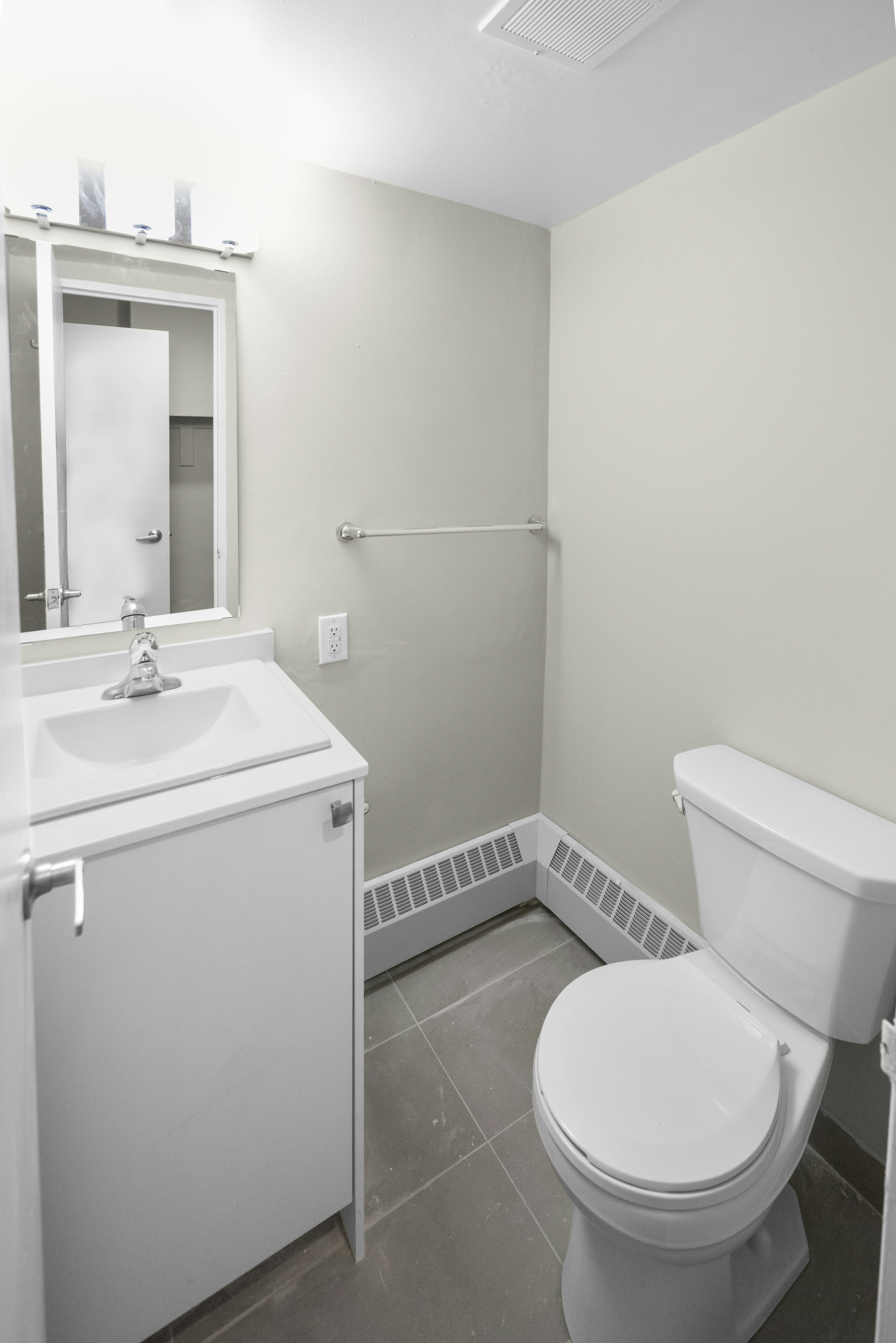 2B-2170 Sherobee Road, Mississauga, ON, L5A 3P8 - 11