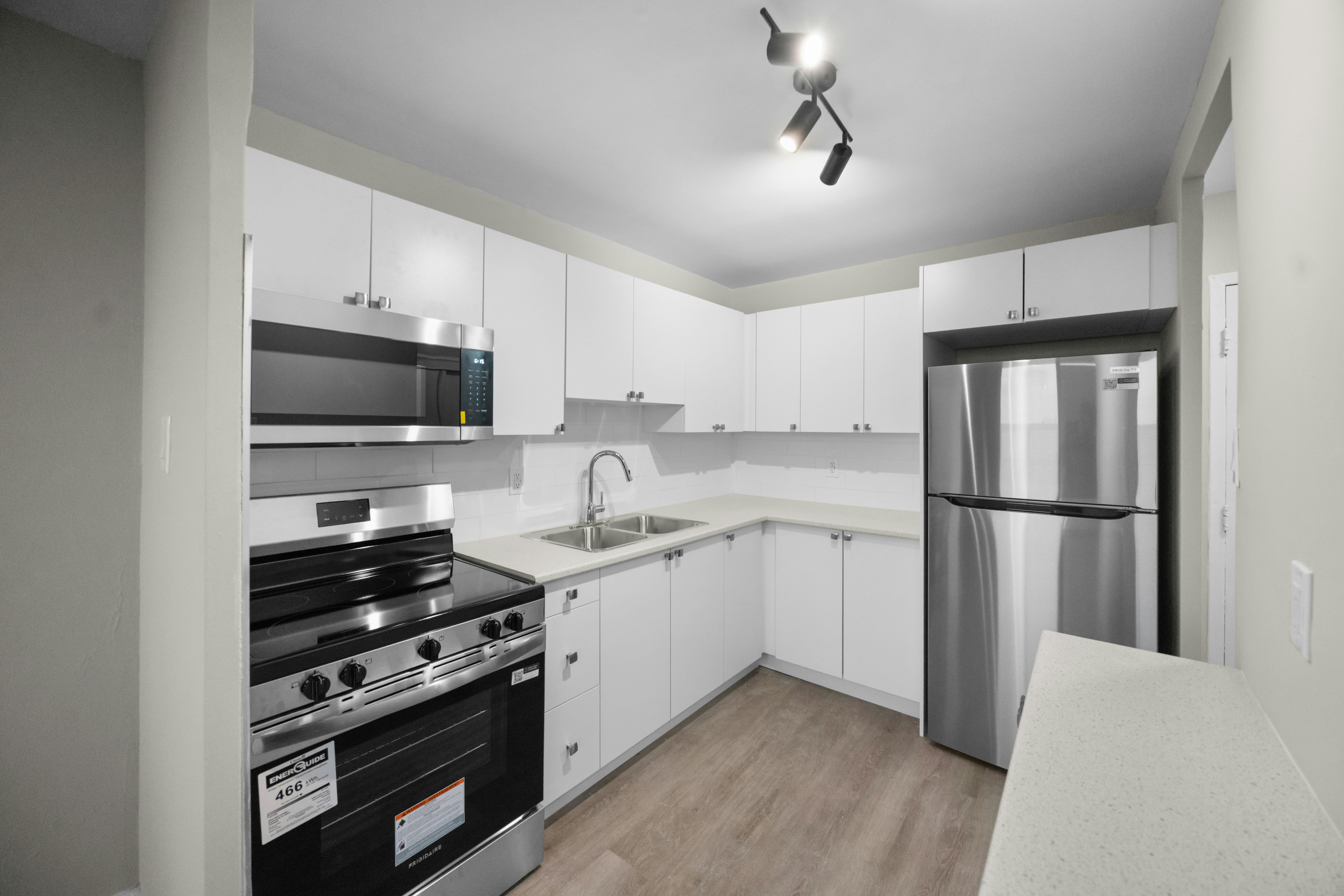 2B-2170 Sherobee Road, Mississauga, ON, L5A 3P8 - 3