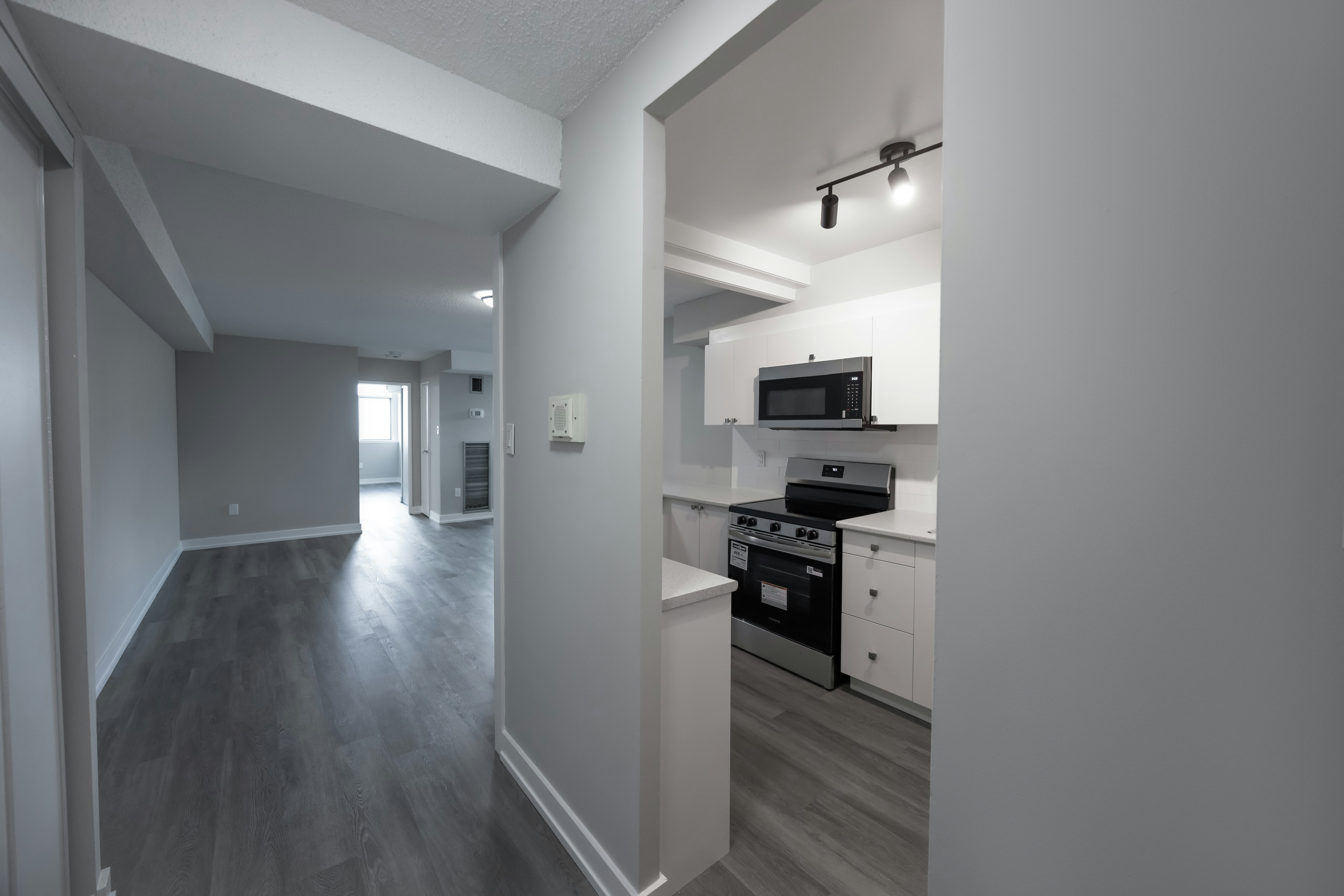 Unit C-3575 Kaneff Crescent, Mississauga, ON, L5A 3Y5 - 3