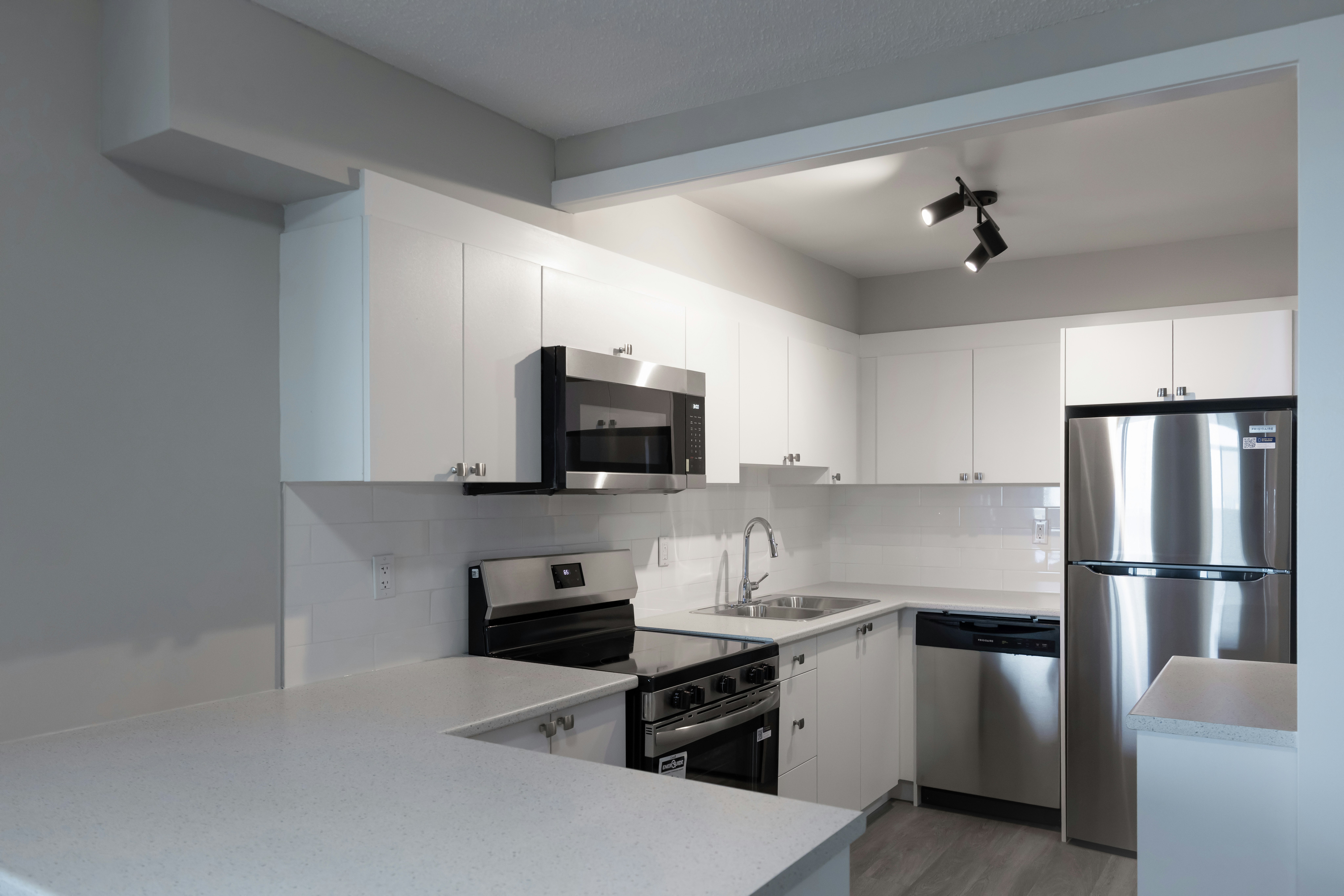 Unit C-3575 Kaneff Crescent, Mississauga, ON, L5A 3Y5 - 2