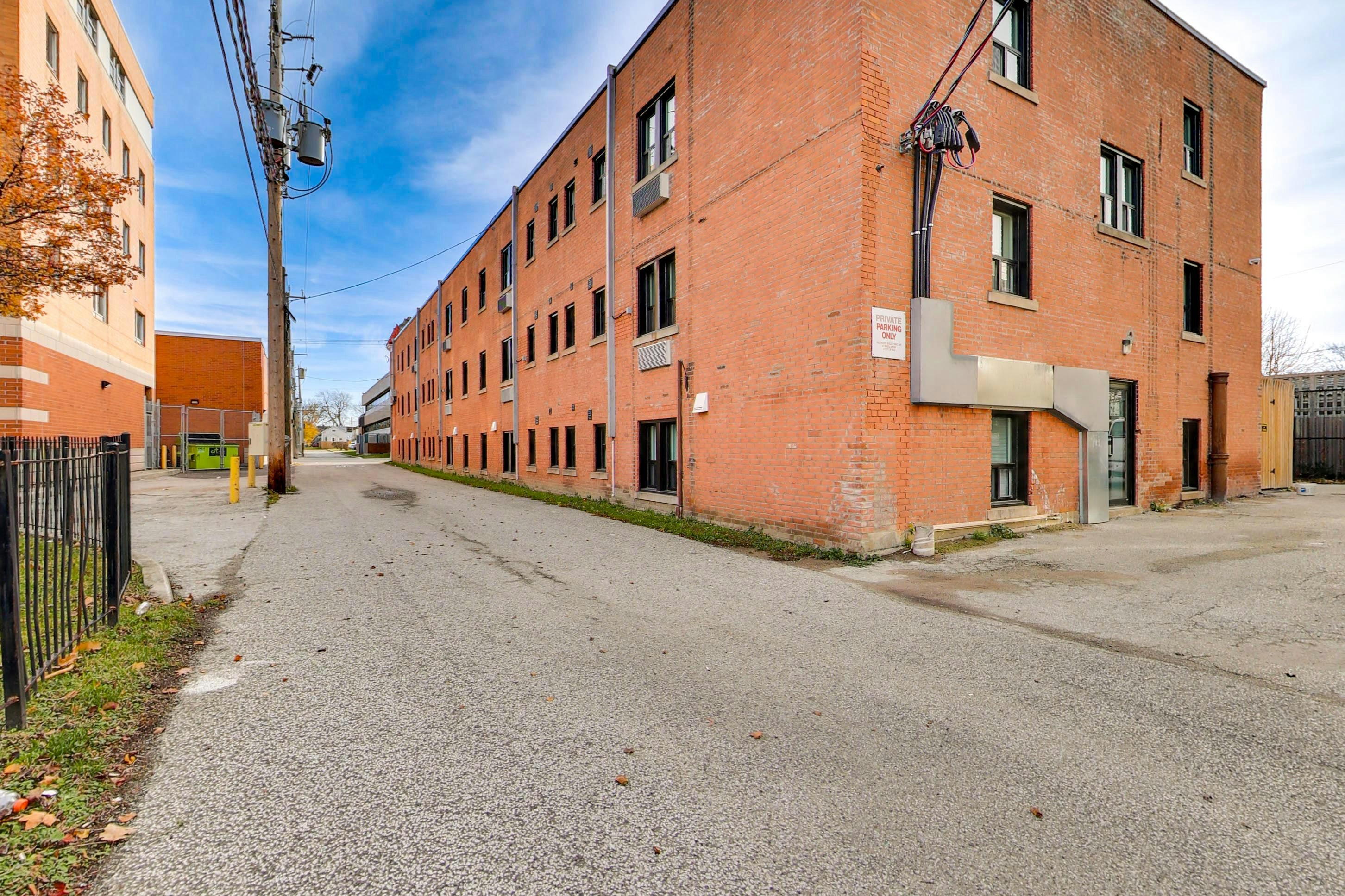 302-444 Park Street West, Windsor, ON, N9A 5V3 - 2