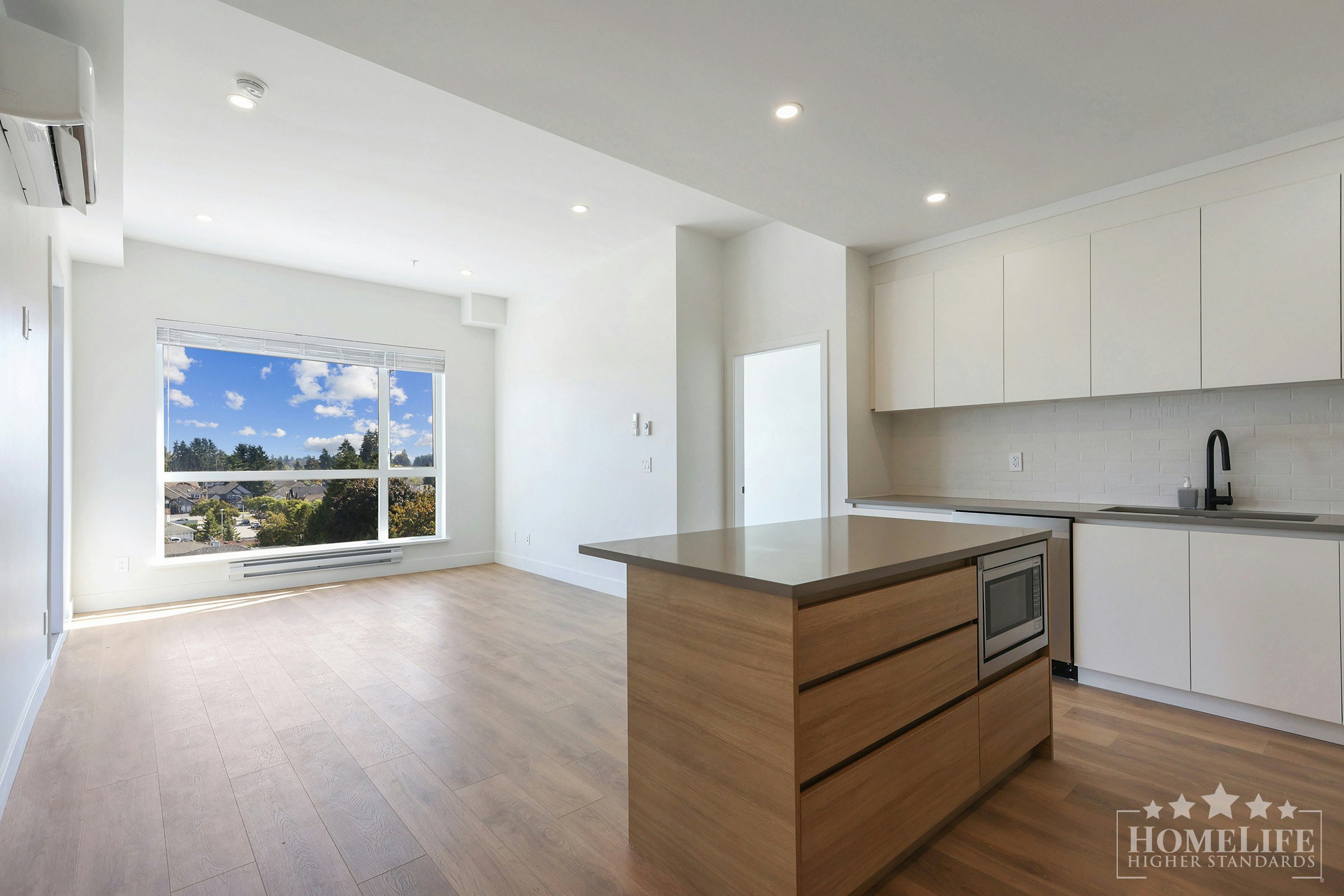 403-8496 120, Surrey, BC, V3W 3N5 - 8