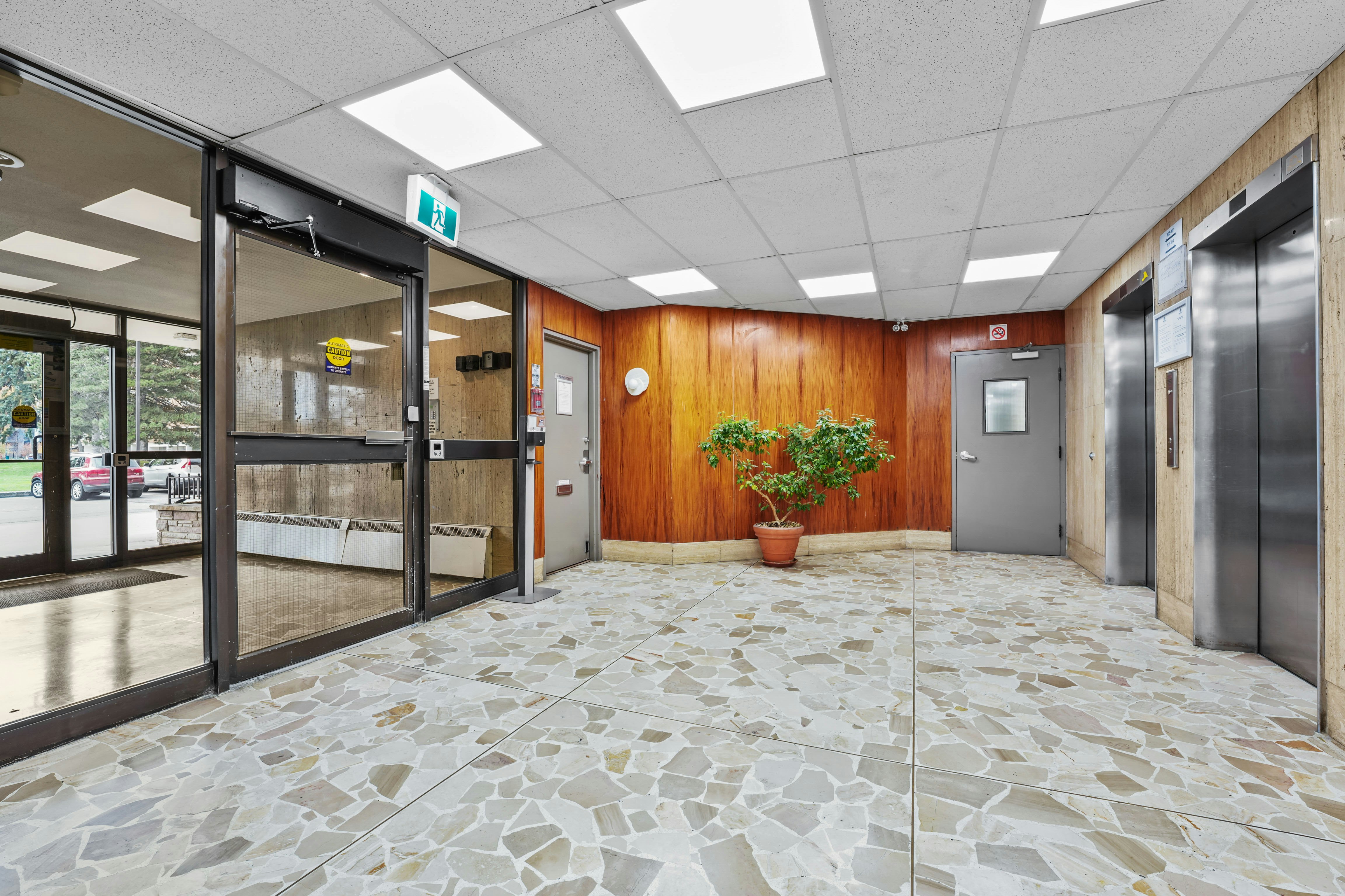 1 BD-53 Warrender Avenue, Toronto, ON, M9B 5Z7 - 6
