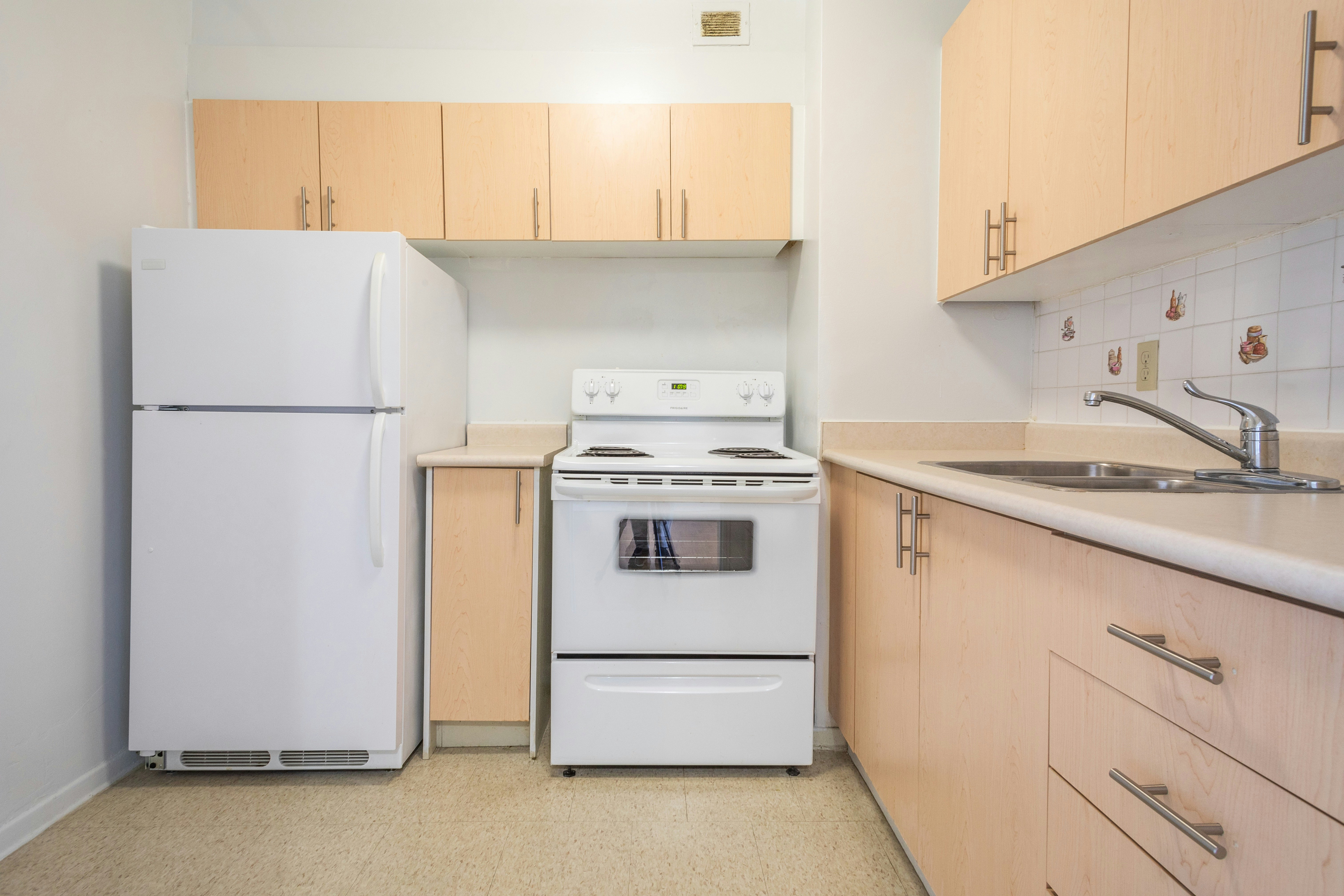 Bachelor-7 Walmer Road, Toronto, ON, M5R 2W8 - 2