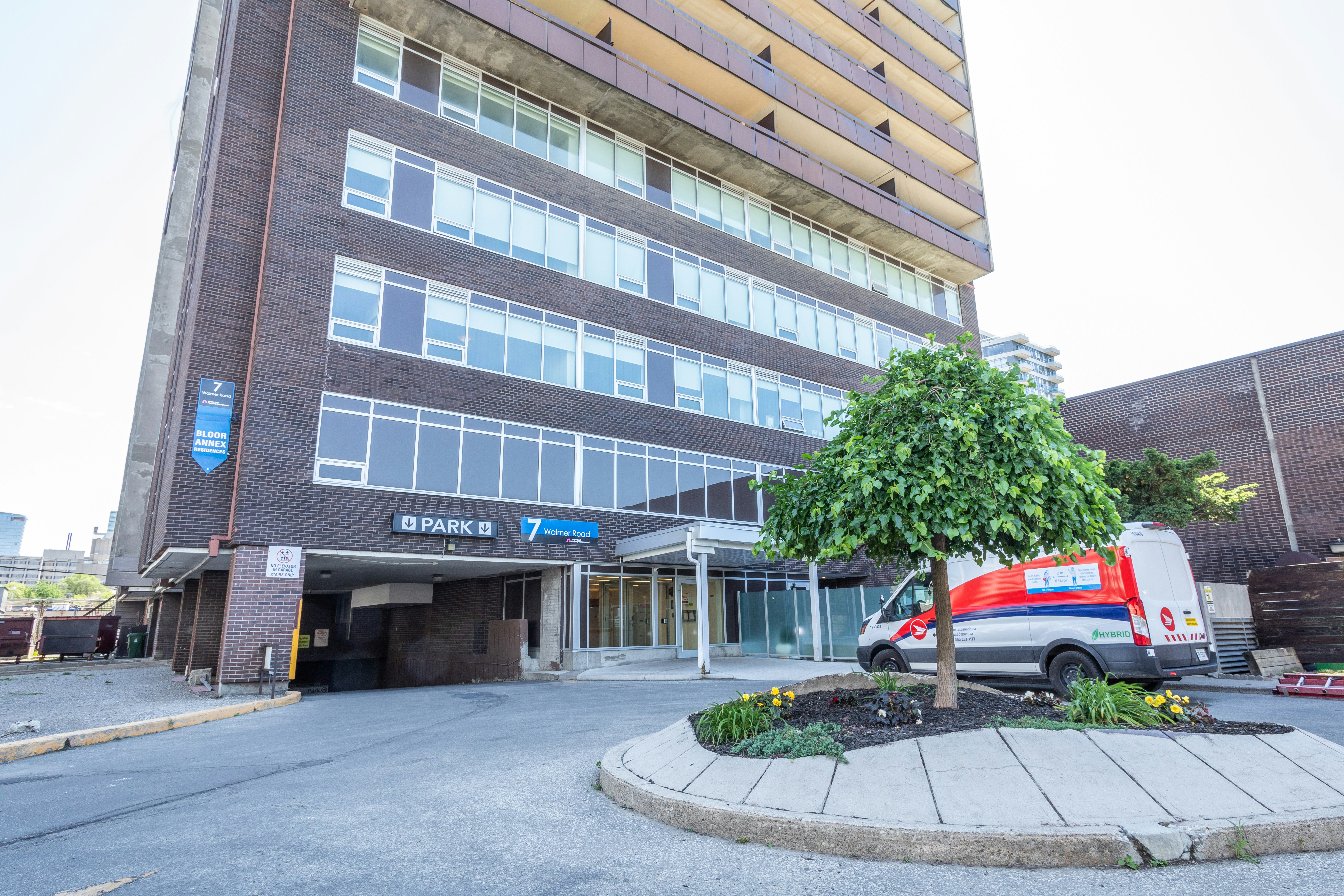 Bachelor-7 Walmer Road, Toronto, ON, M5R 2W8 - 7