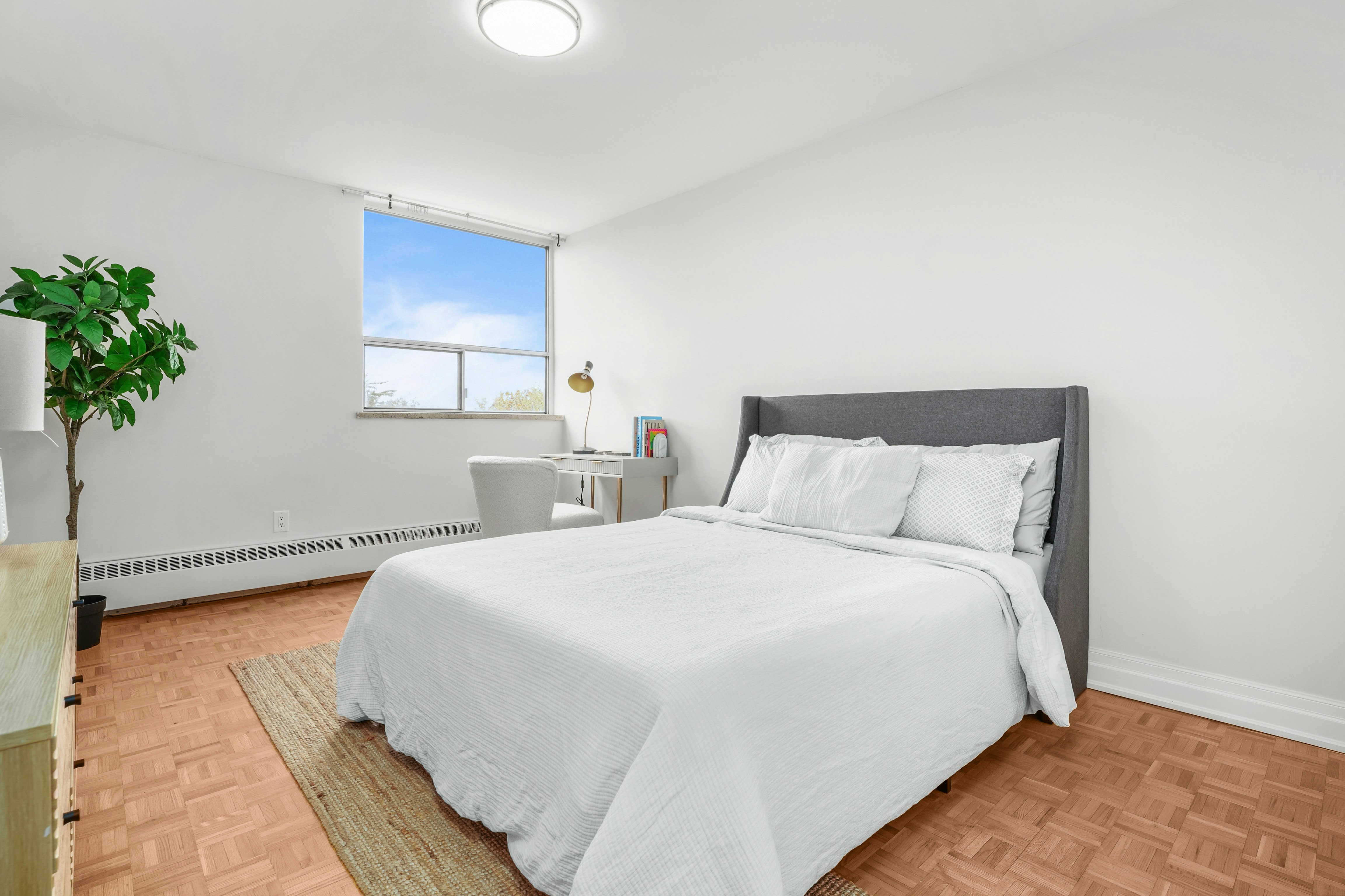 1 BD-35 Warrender Avenue, Toronto, ON, M9B 5Z5