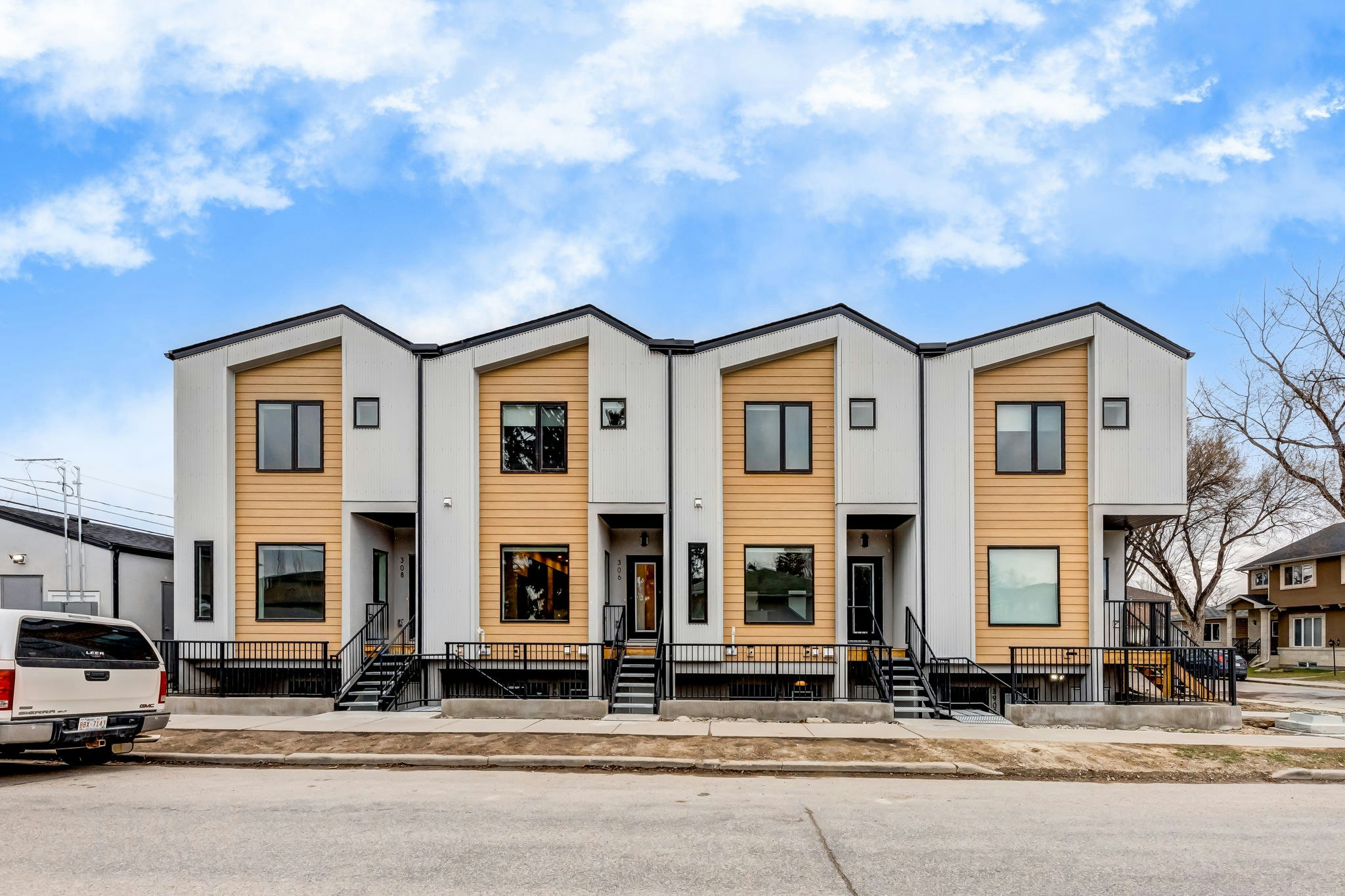 308-38  Avenue Northwest, Calgary, AB, T2K 0Z8