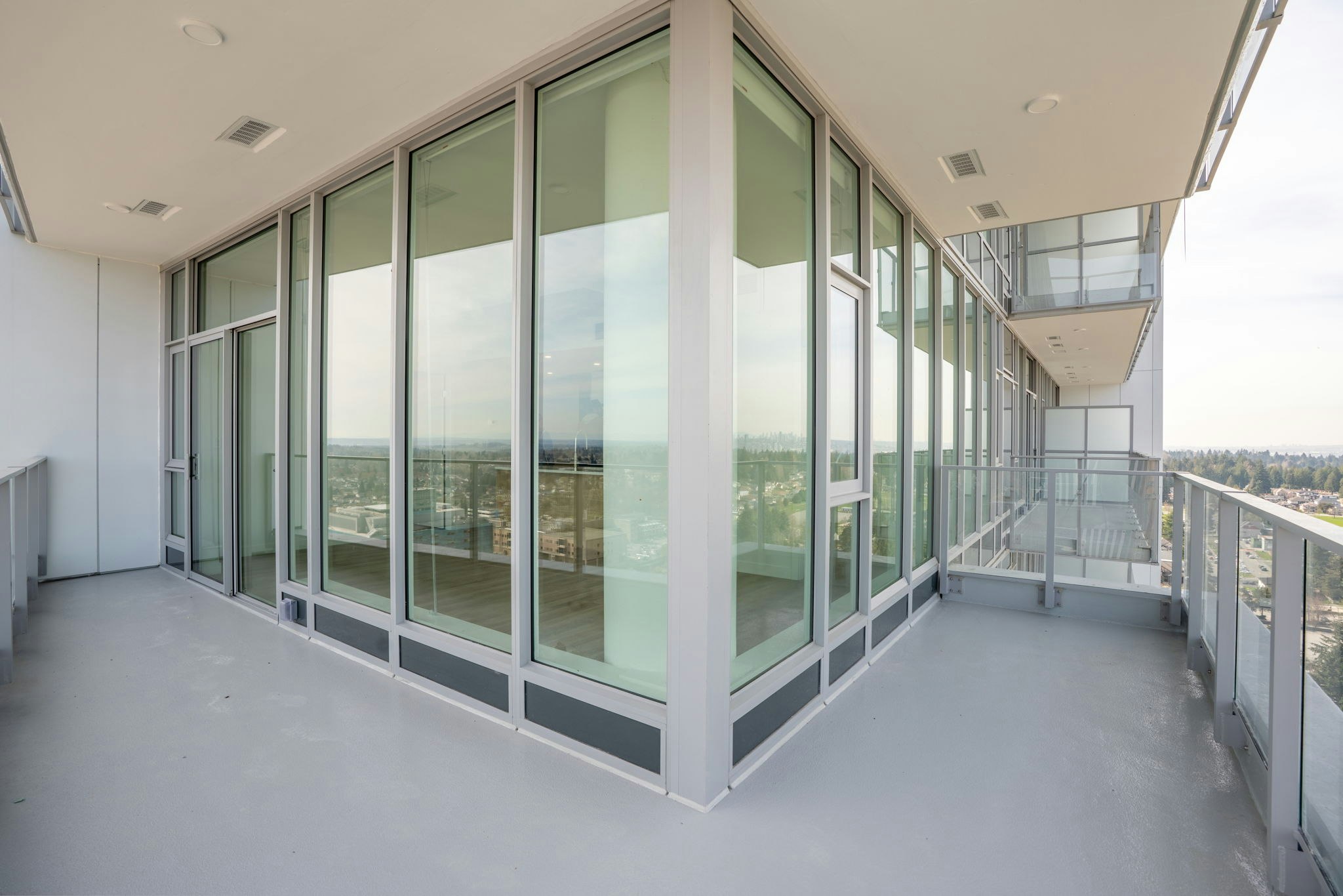 2707-9675 King George Boulevard, Surrey, BC, V3T 0T7 - 2