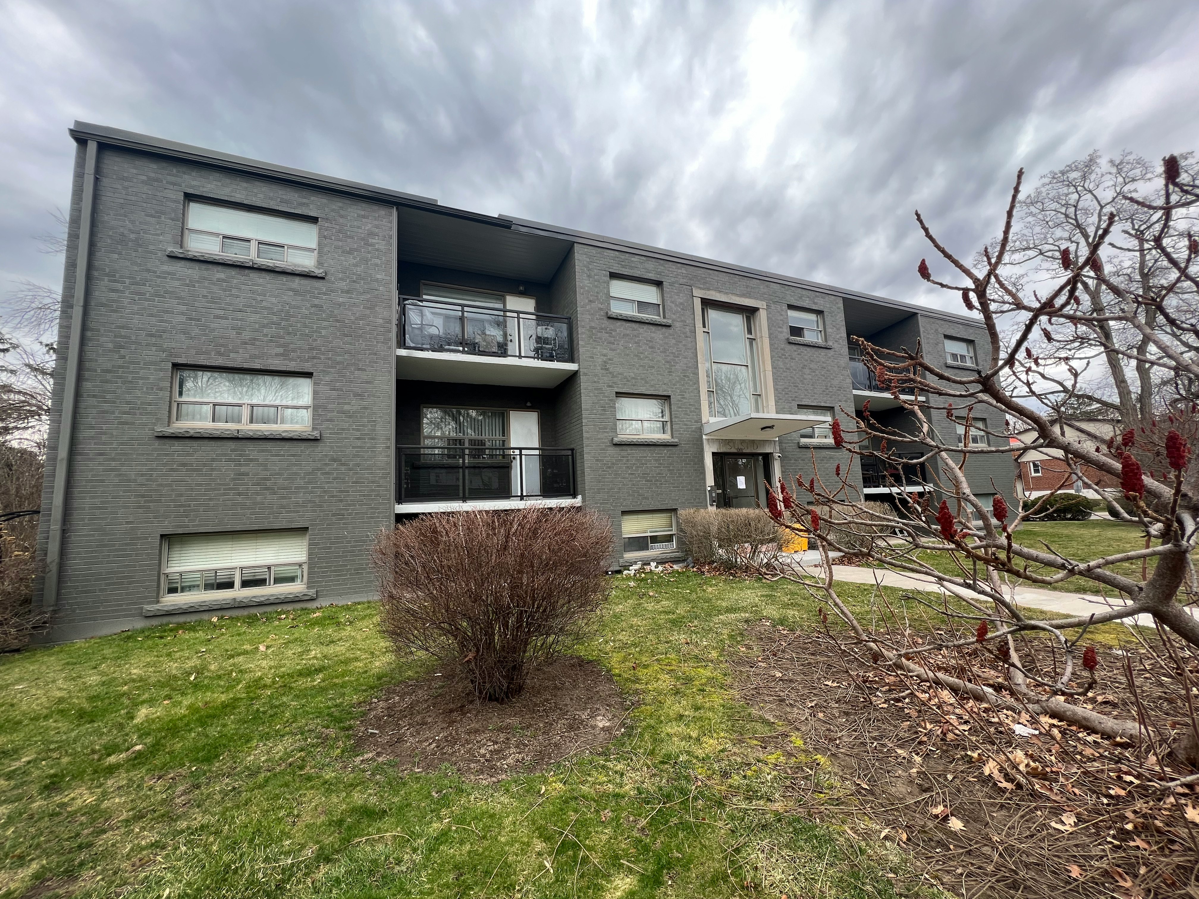 9-332 Guelph Line, Burlington, ON, L7R 3L3 2