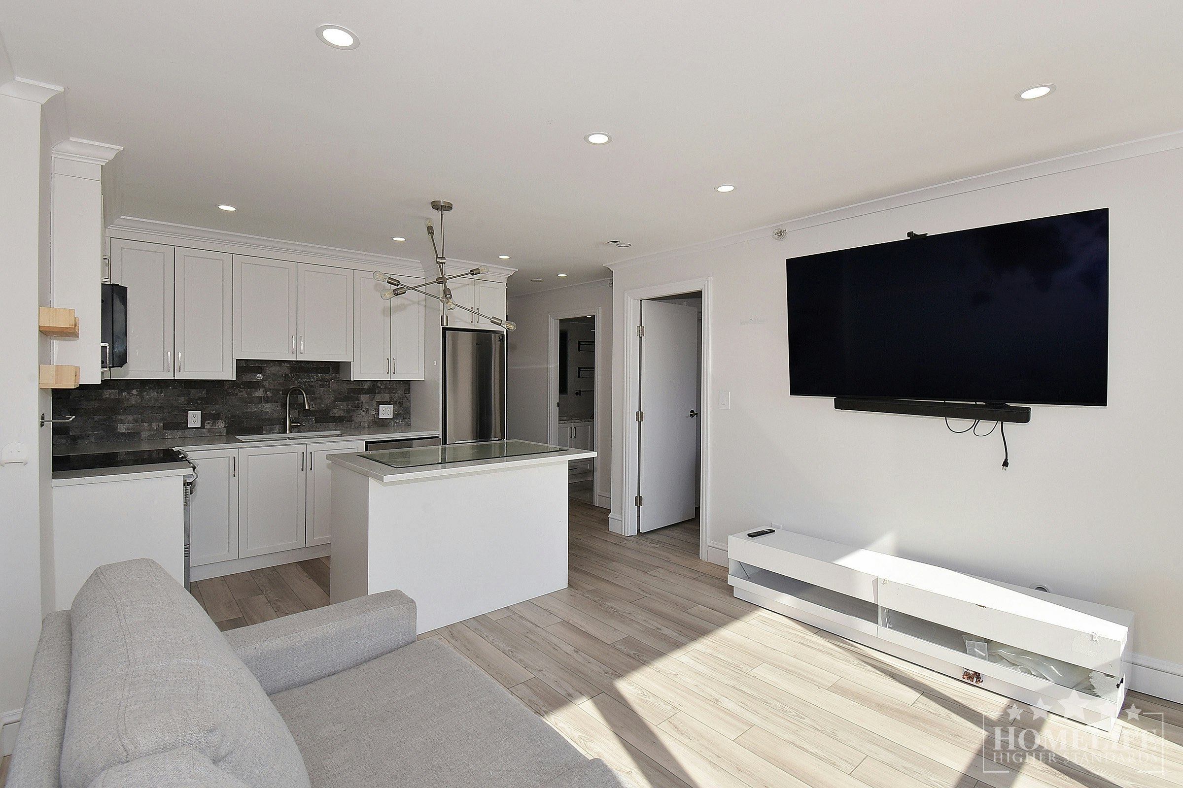 2002-10777 University Drive, Surrey, BC, V3T 0E7 - 5