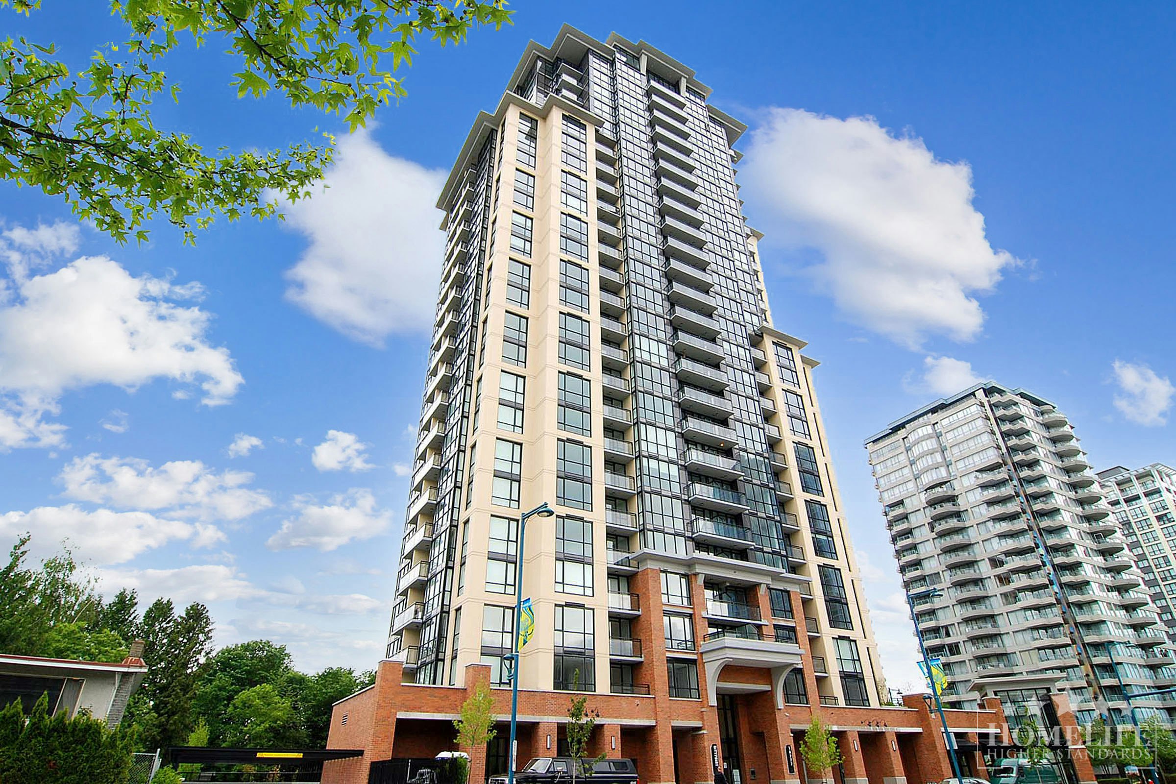 2002-10777 University Drive, Surrey, BC, V3T 0E7 - 2