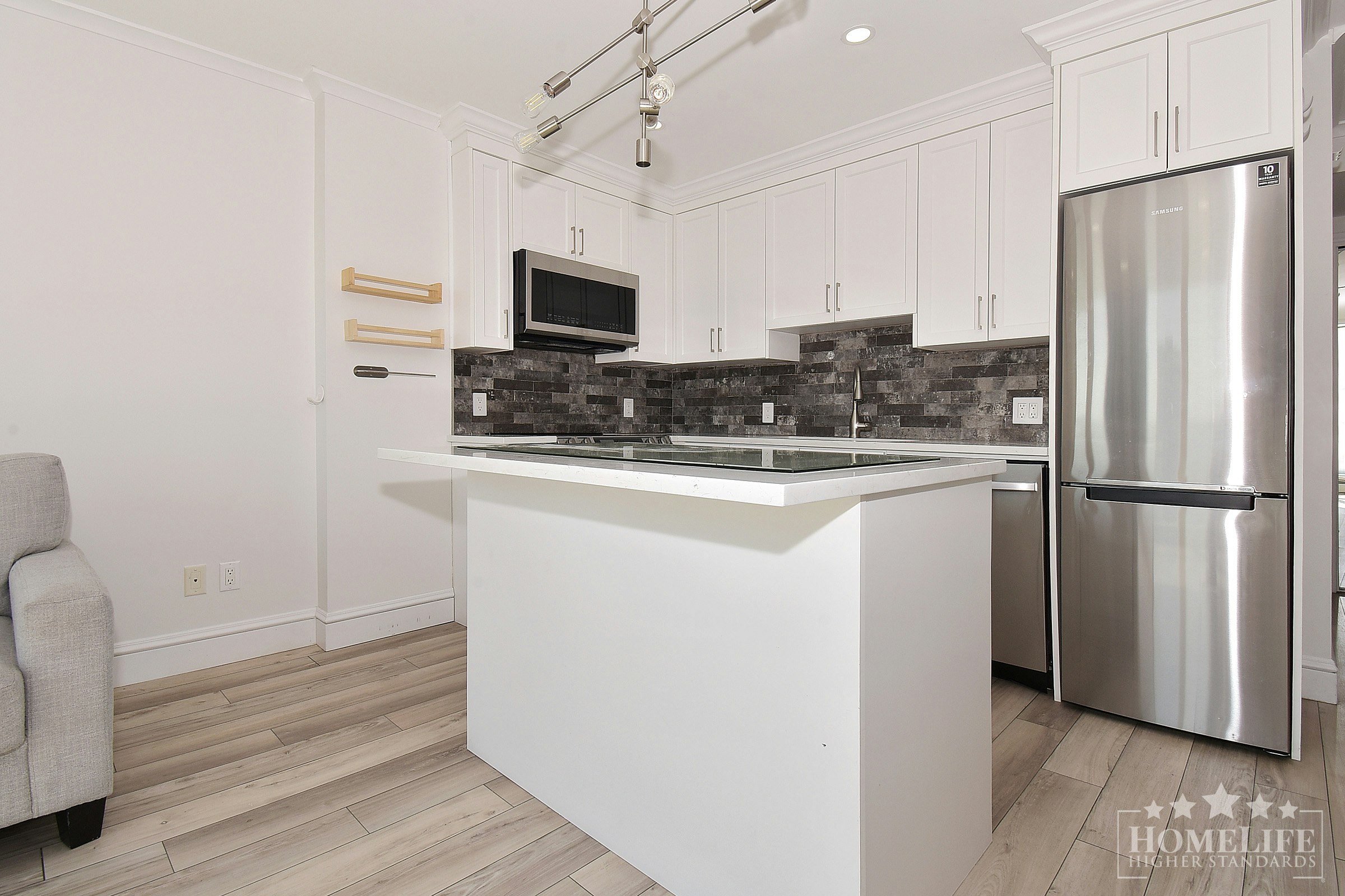 2002-10777 University Drive, Surrey, BC, V3T 0E7 - 7