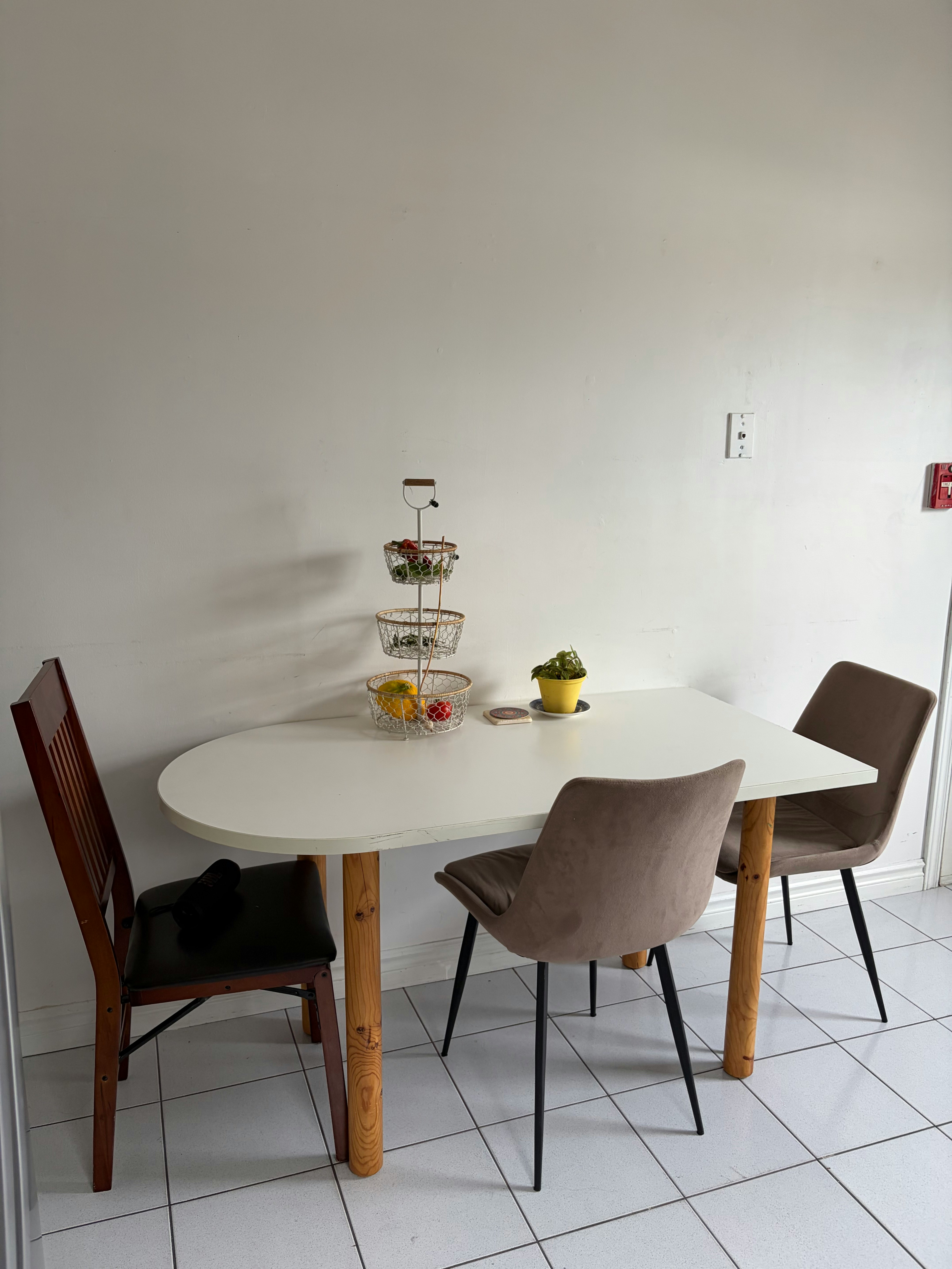 2nd Floor-573 Ossington Avenue, Toronto, ON, M6G 3T4 - 3