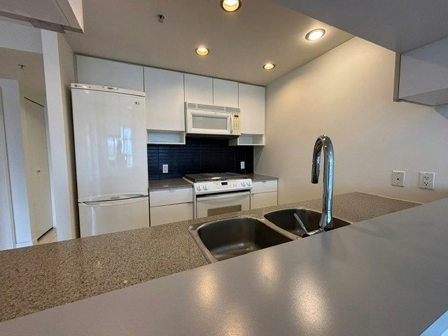 1707-939 Expo Boulevard, Vancouver, BC, V6Z 2W1 - 6