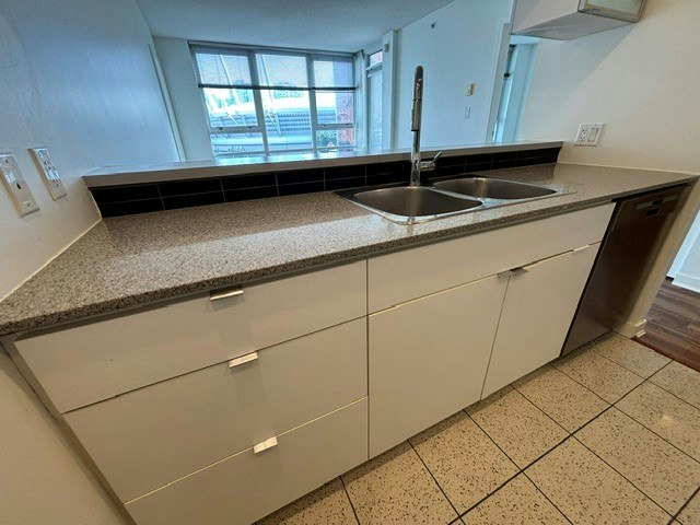 1707-939 Expo Boulevard, Vancouver, BC, V6Z 2W1 3