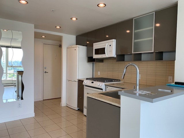 2101-939 Expo Boulevard, Vancouver, BC, V6Z 2W1 - 2