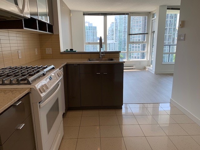 2101-939 Expo Boulevard, Vancouver, BC, V6Z 2W1 - 3