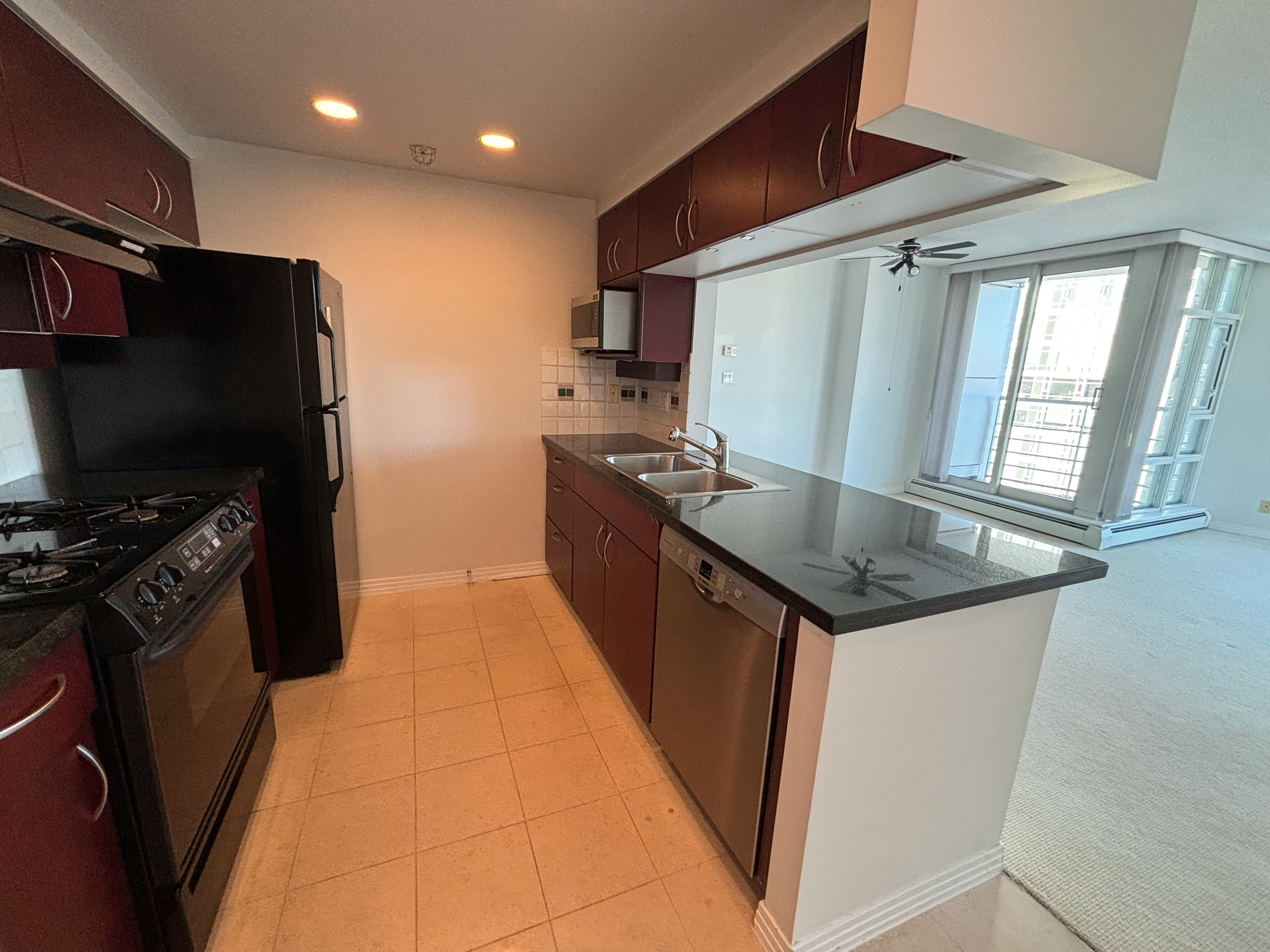 3003-1199 Marinaside Crescent, Vancouver, BC, V6Z 2Y2 - 3