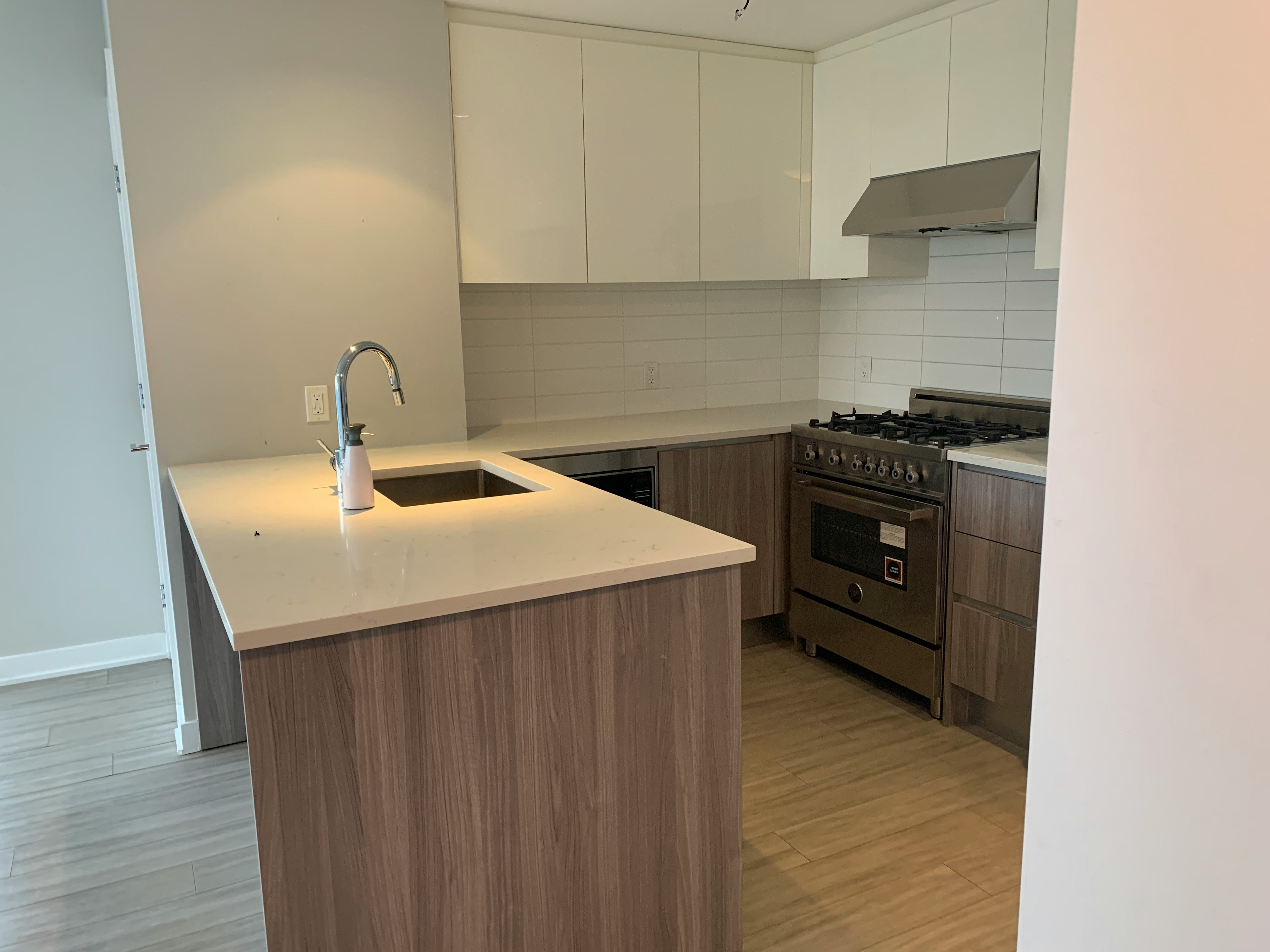 3903-4900 Lennox Lane, Burnaby, BC, V5H 0G9 - 3