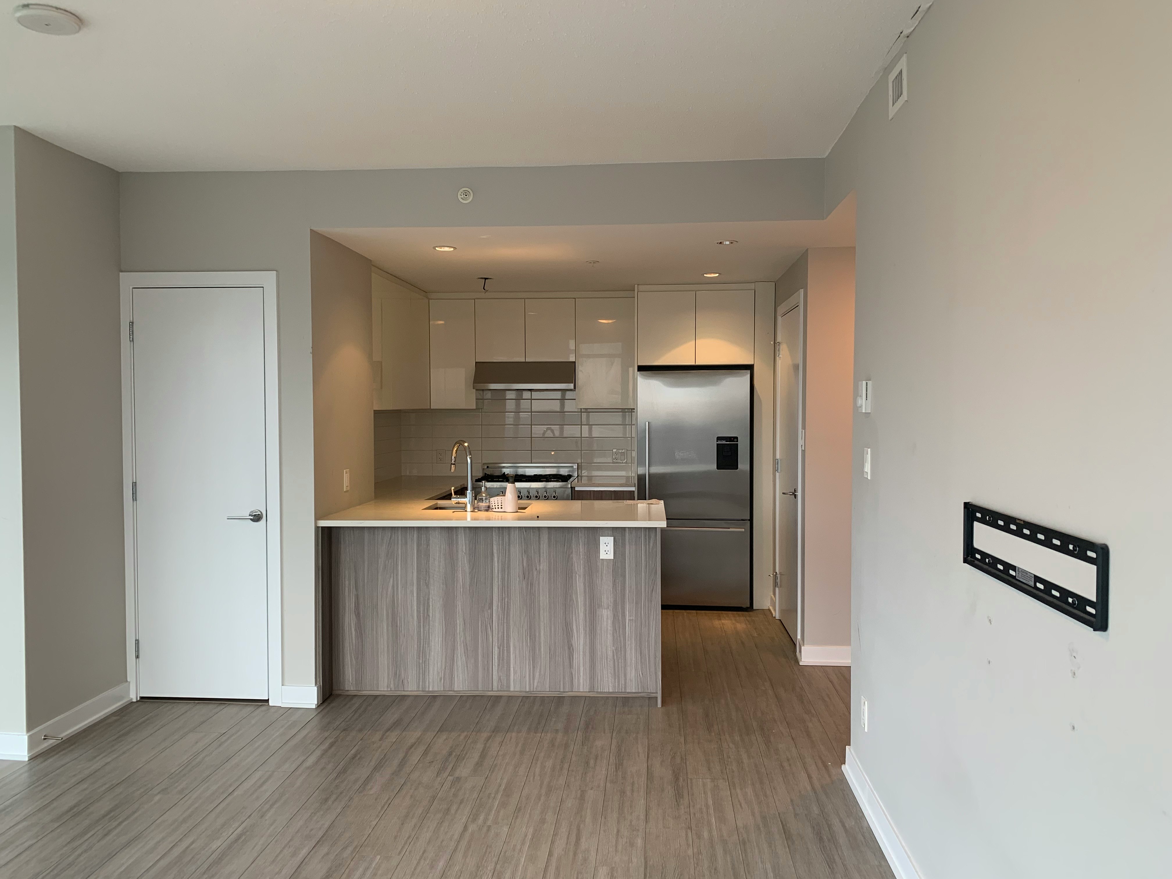 3903-4900 Lennox Lane, Burnaby, BC, V5H 0G9 - 4