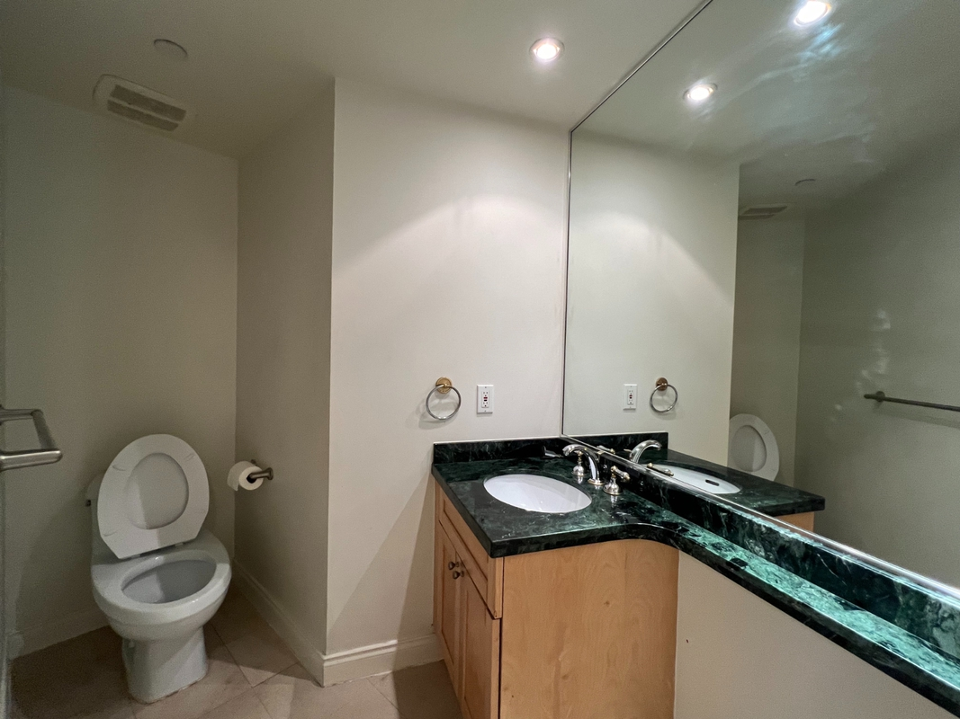 116-118 Drake Street, Vancouver, BC, V6Z 2X1 - 16