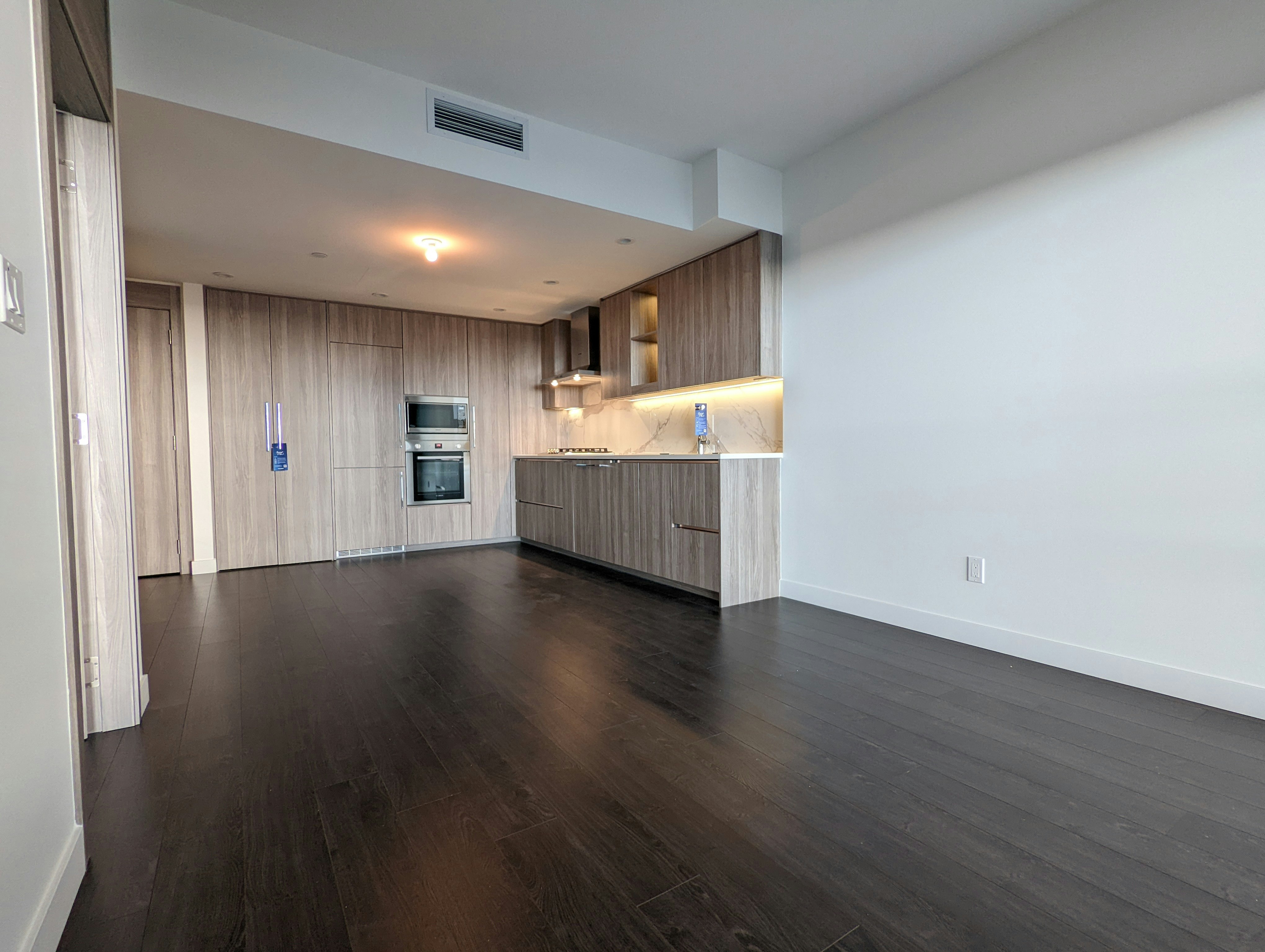 1202-9887 Whalley Boulevard, Surrey, BC, V3T 0P4 - 6