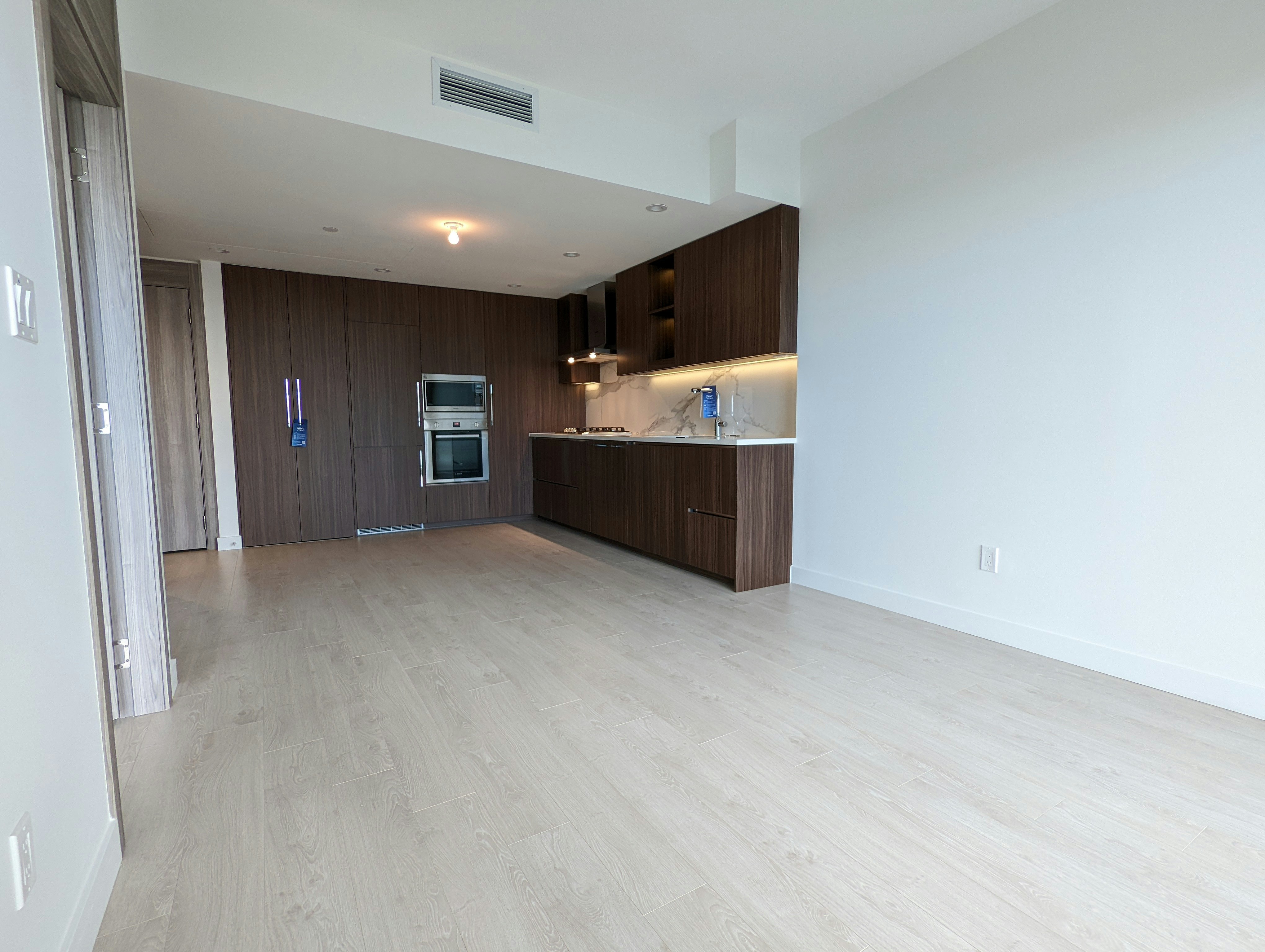 1701-9887 Whalley Boulevard, Surrey, BC, V3T 0P4 - 6