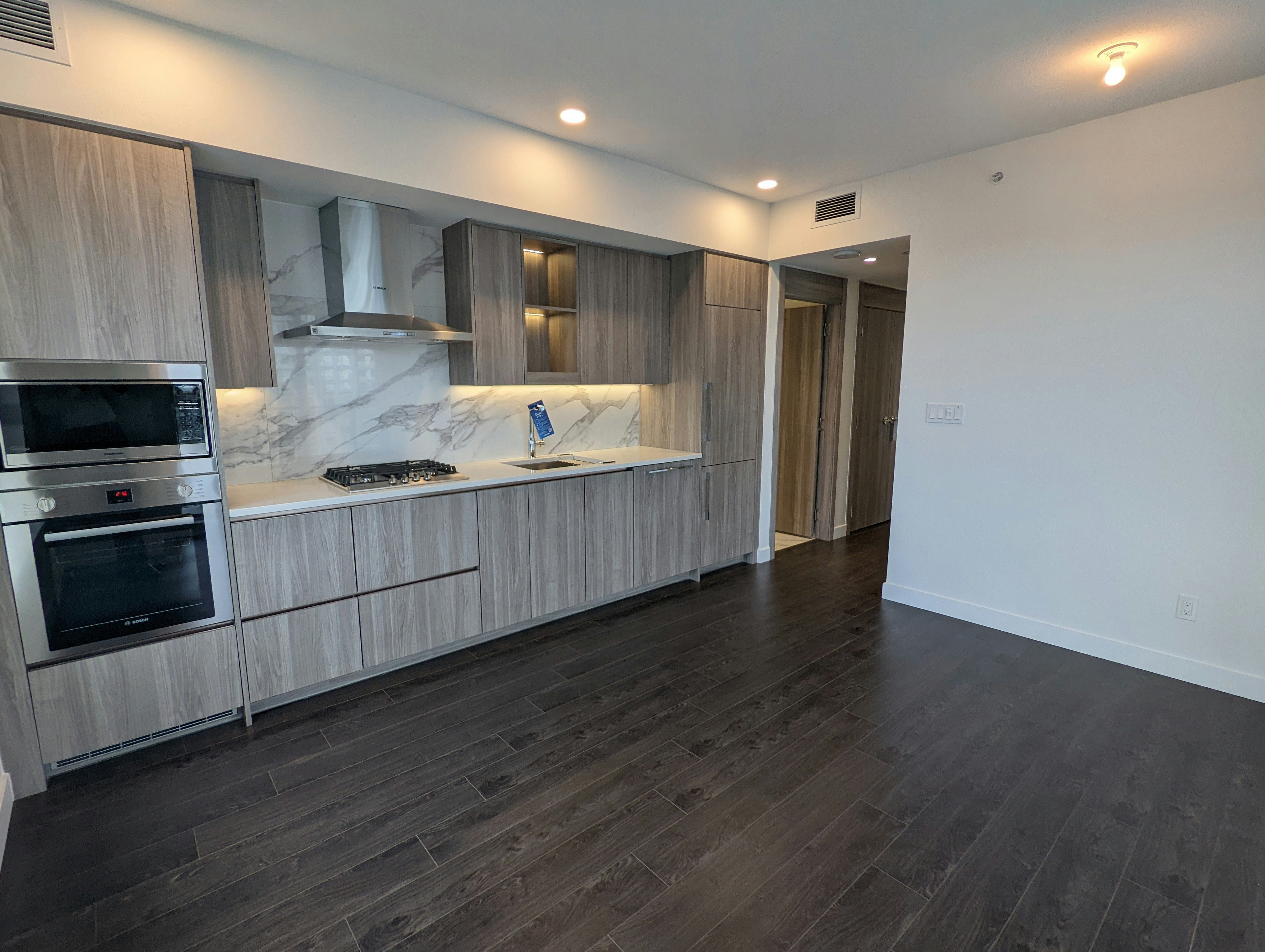 2407-9887 Whalley Boulevard, Surrey, BC, V3T 0P4 - 2