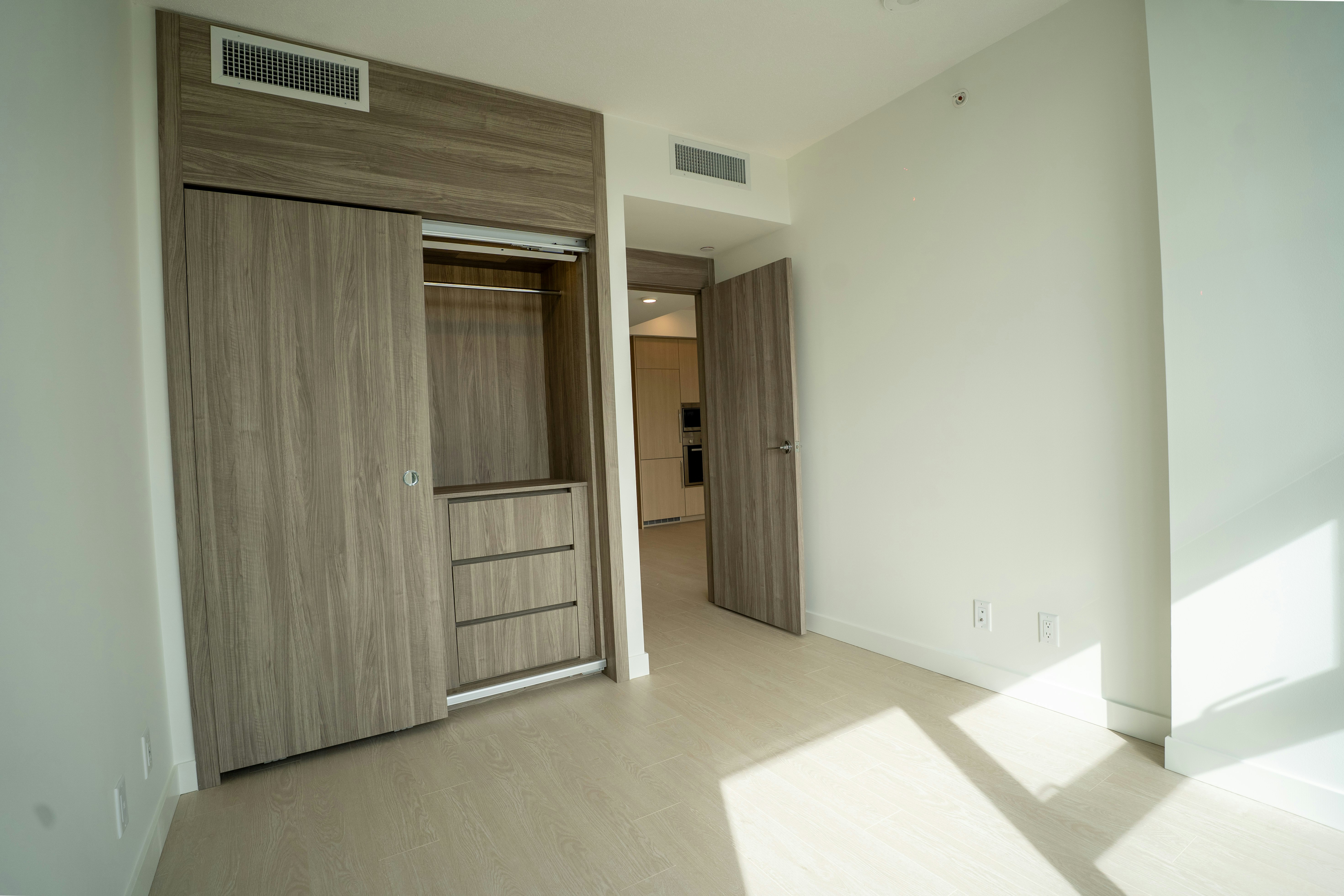 2508-13778 100 Avenue, Surrey, BC, V3T 0V3 - 10