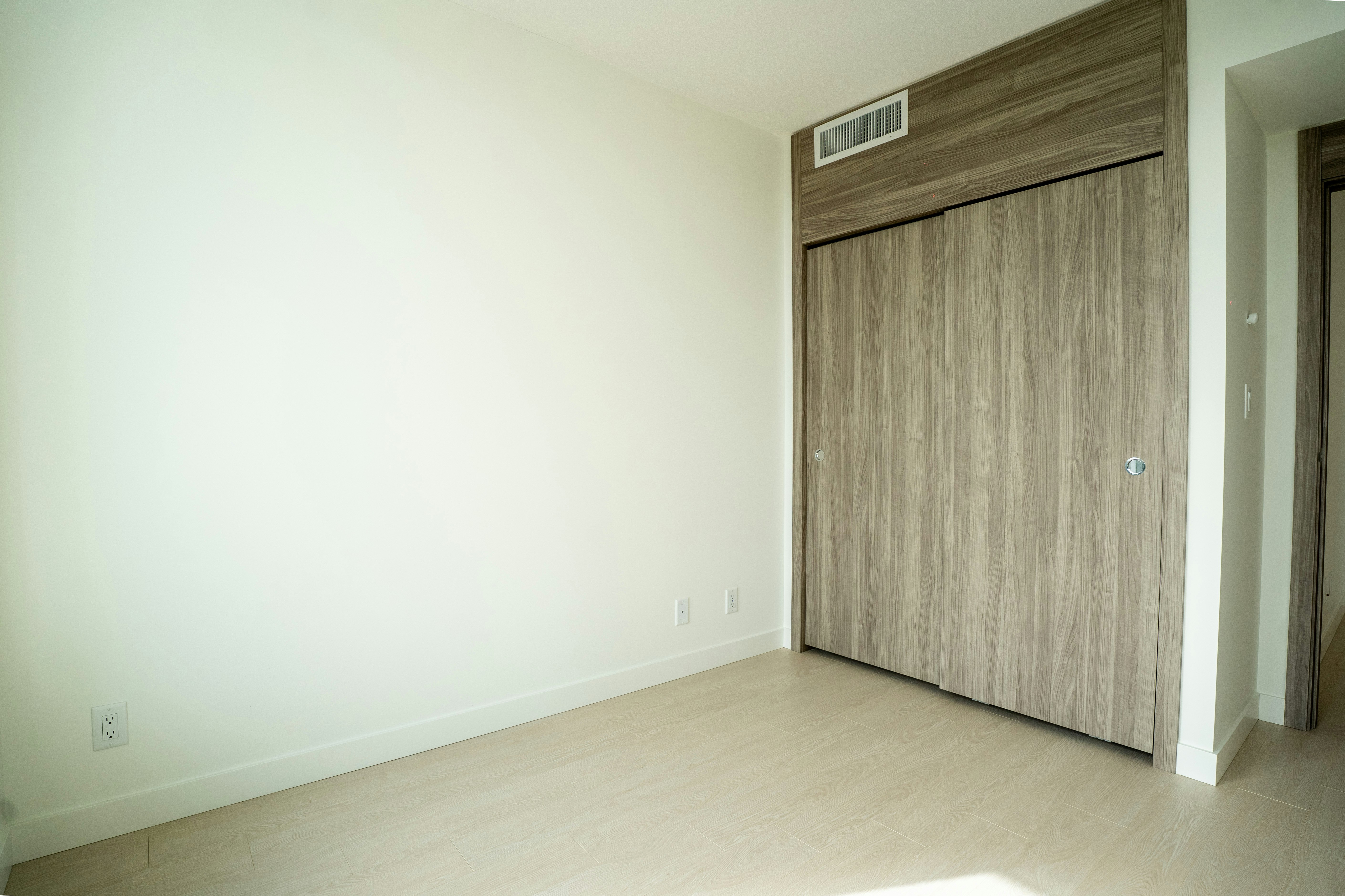 2508-13778 100 Avenue, Surrey, BC, V3T 0V3 - 11