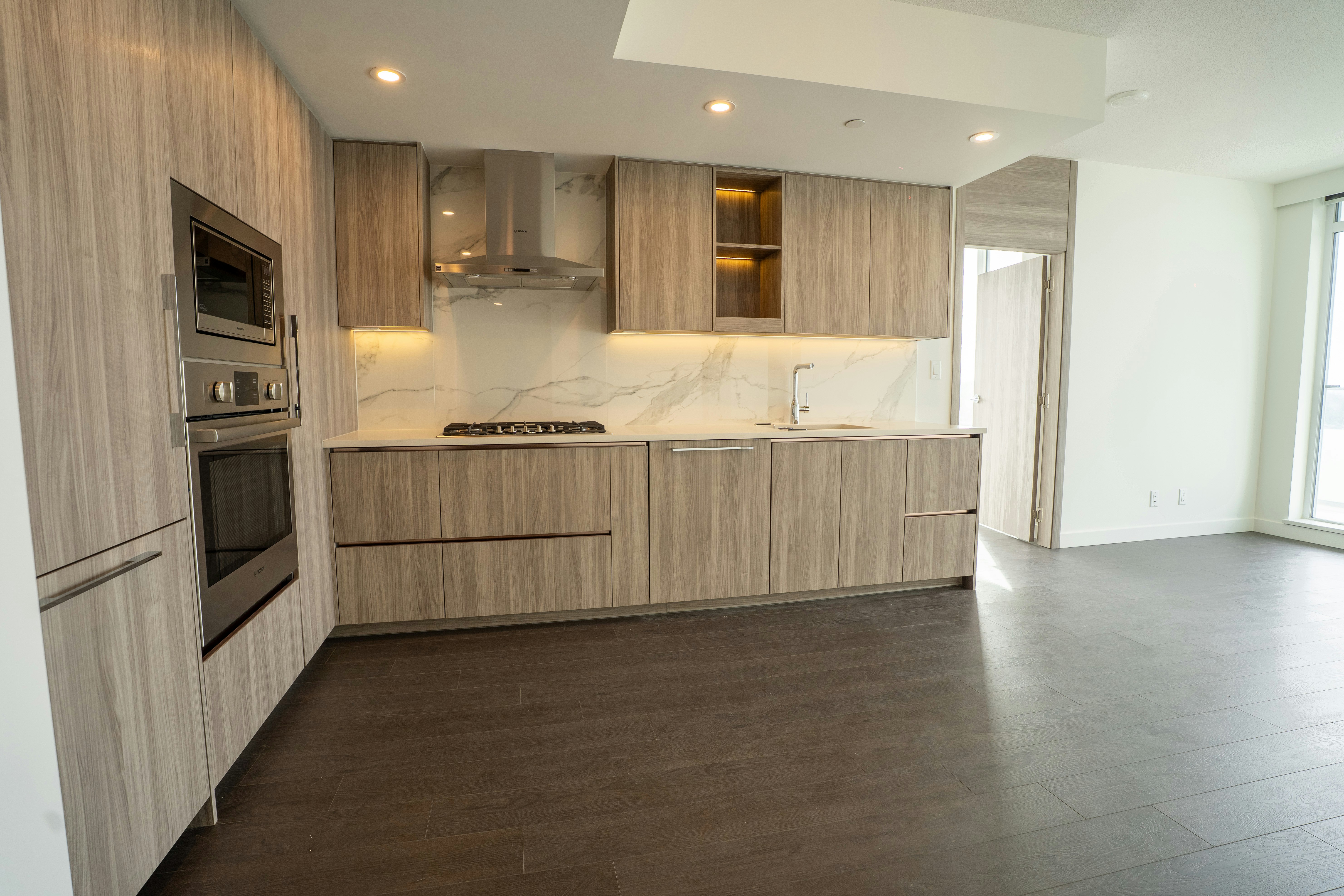2405-13778 100 Avenue, Surrey, BC, V3T 0V3 2