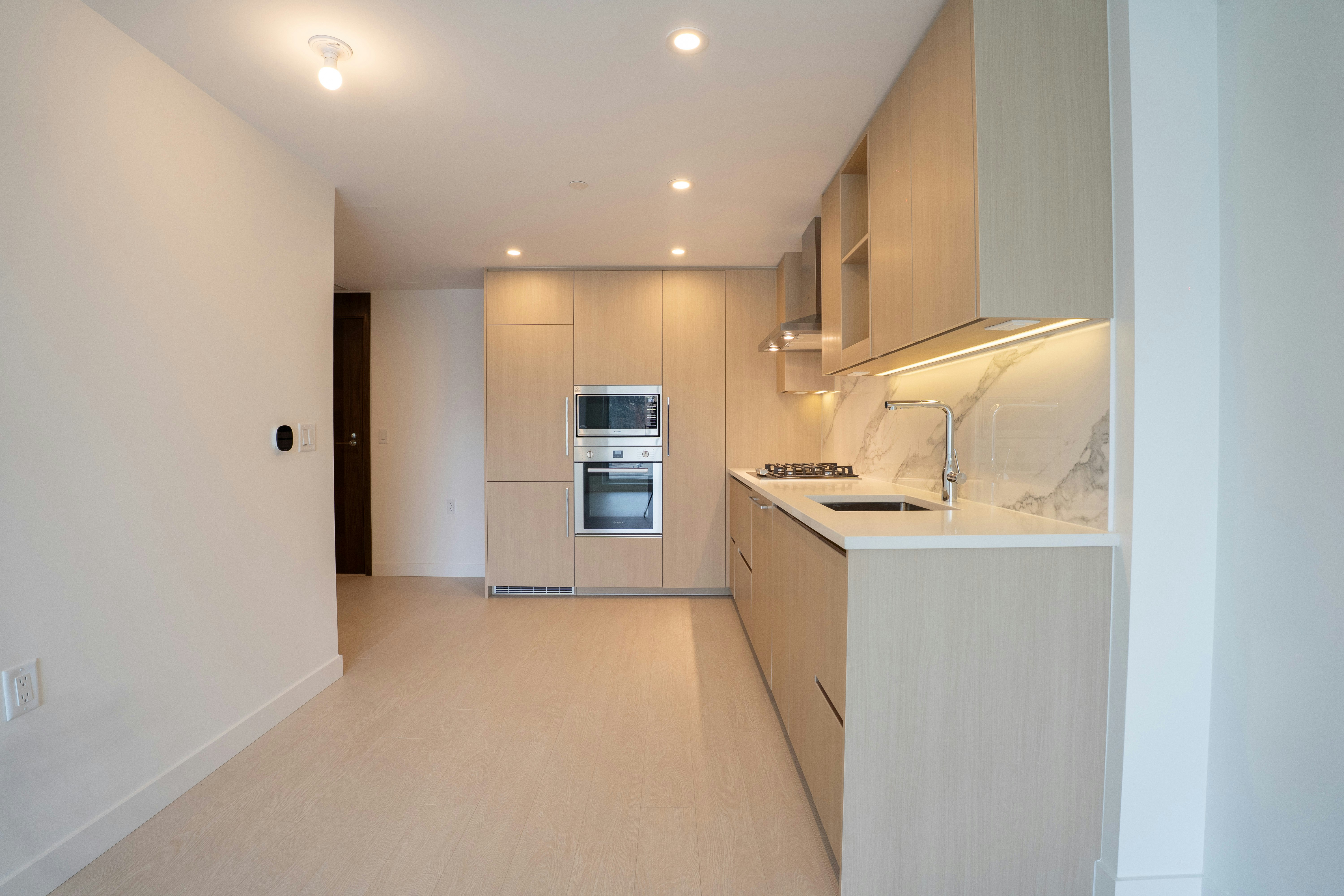 2203-13778 100 Avenue, Surrey, BC, V3T 0V3 - 5