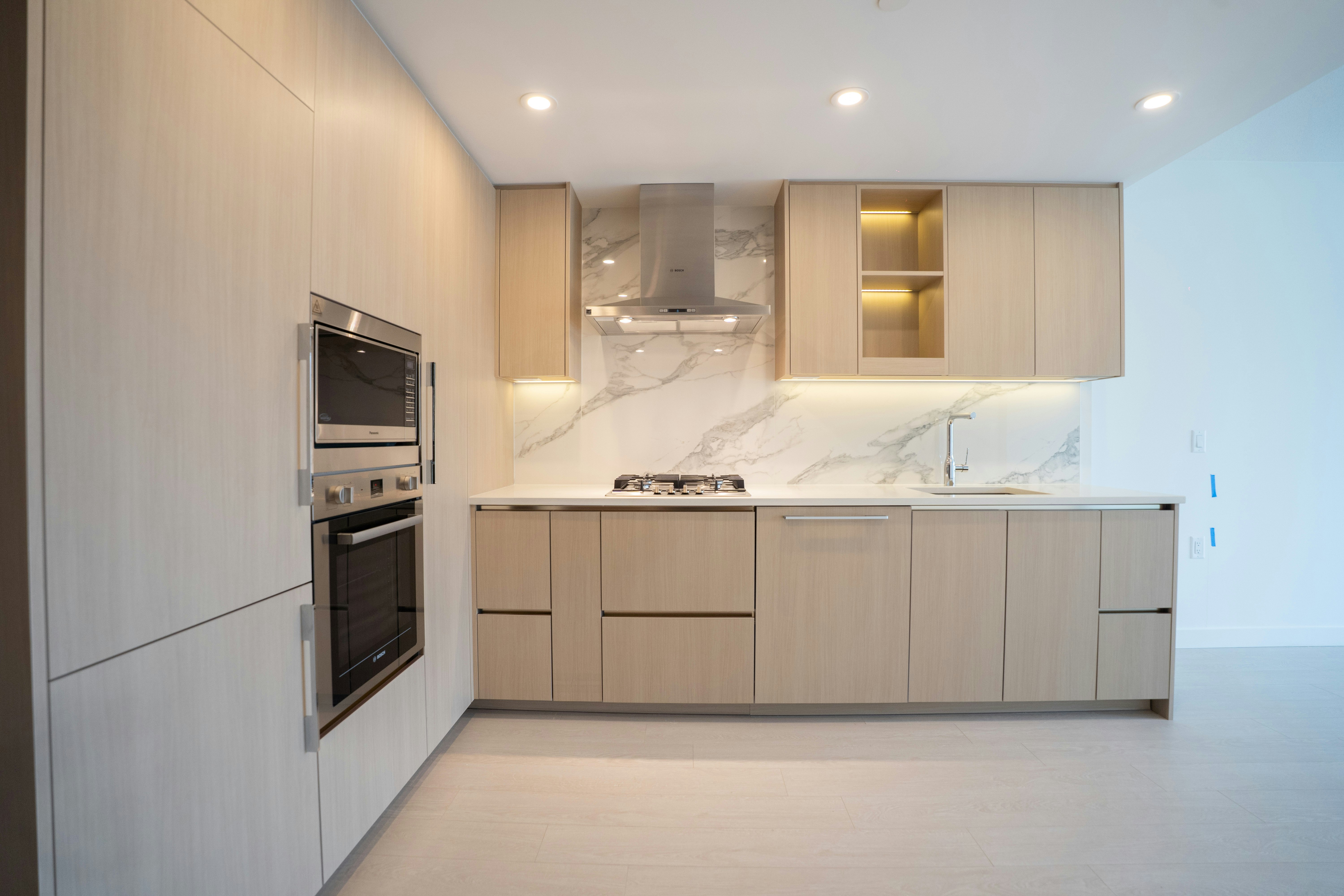 2203-13778 100 Avenue, Surrey, BC, V3T 0V3 - 2