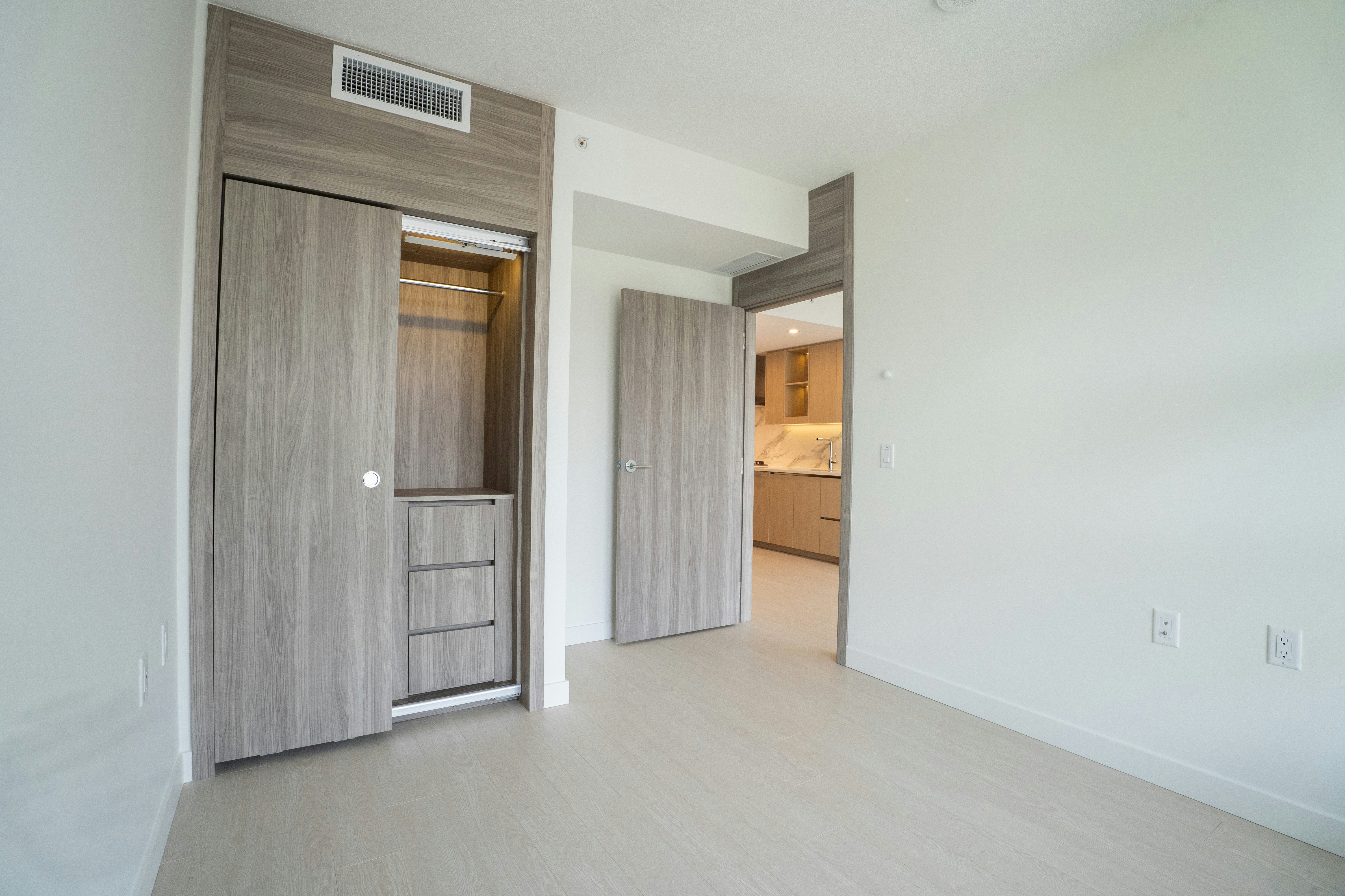 2203-13778 100 Avenue, Surrey, BC, V3T 0V3 - 12