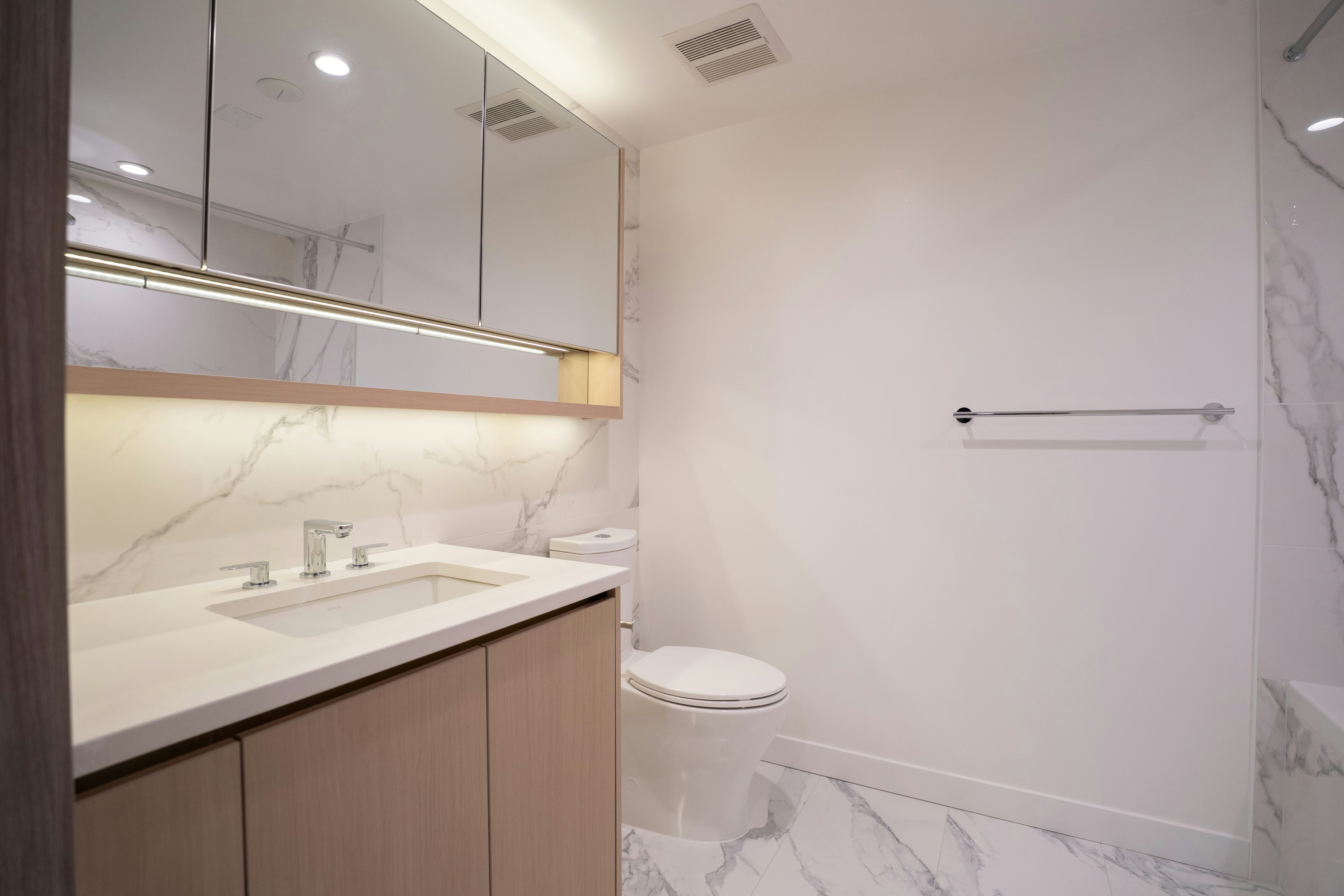 2203-13778 100 Avenue, Surrey, BC, V3T 0V3 - 14
