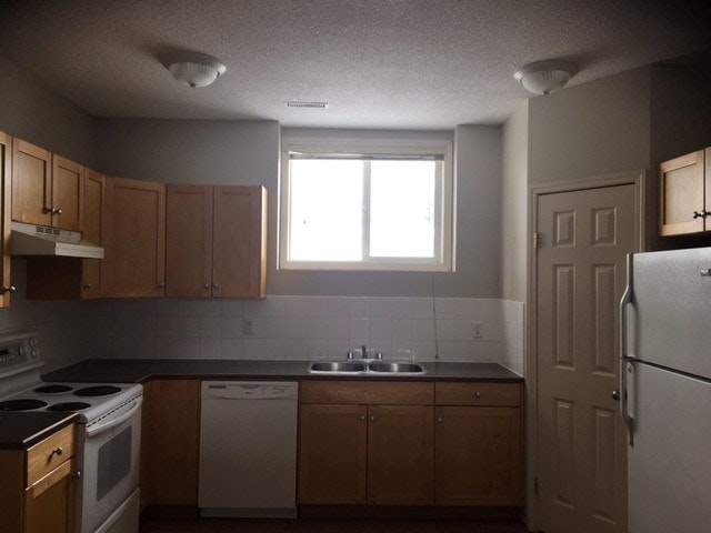 Lower-4830 48 Street, Olds, AB, T4H 1E1