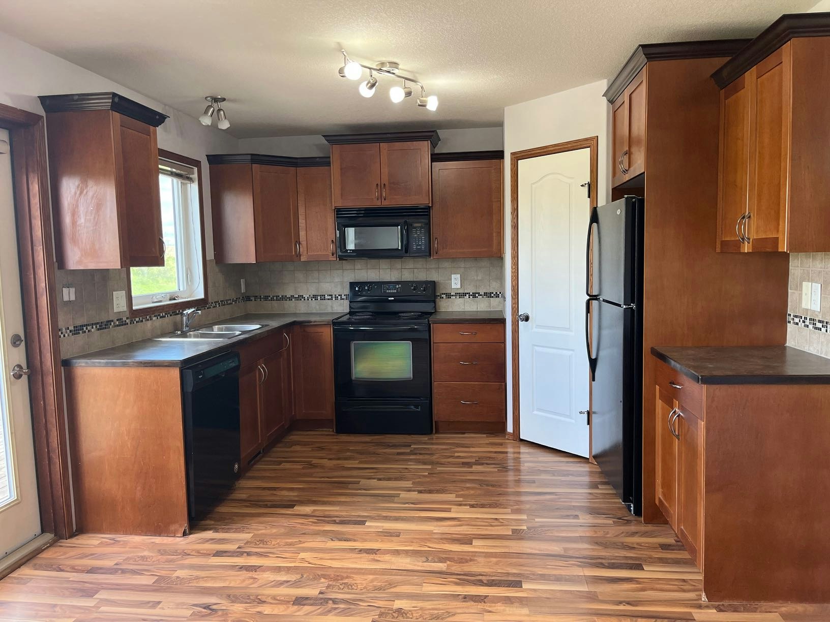 A-102 Jaspar Crescent, Red Deer, AB, T4P 0E2 1
